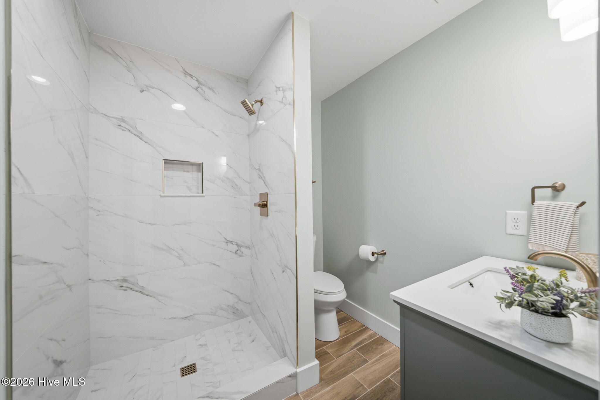 100569769 | Photo 45