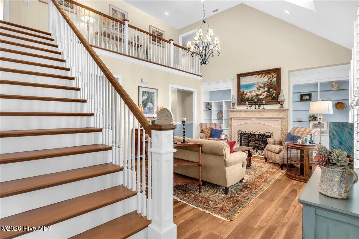 100567087 | Photo 53