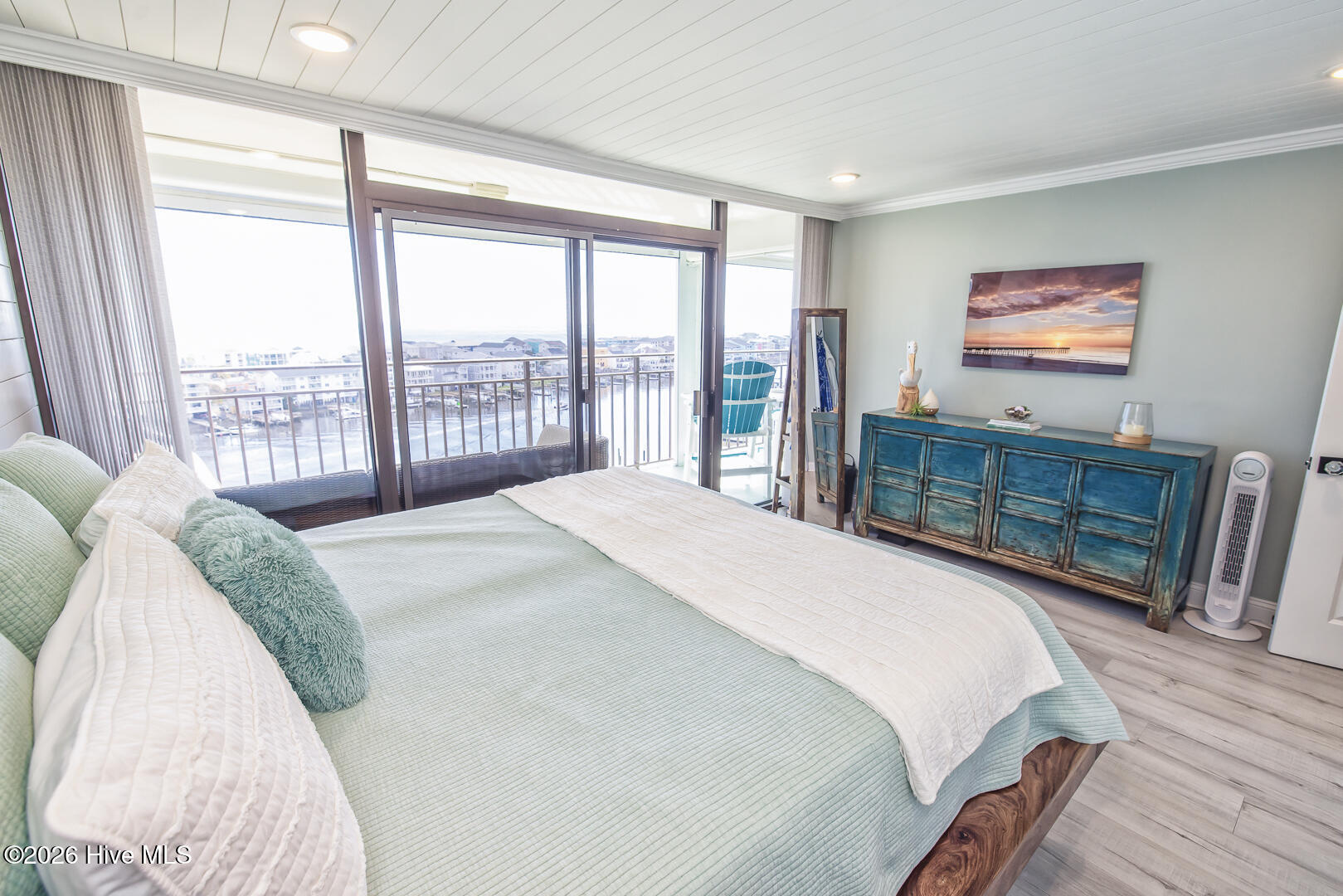 100559278 | Photo 24