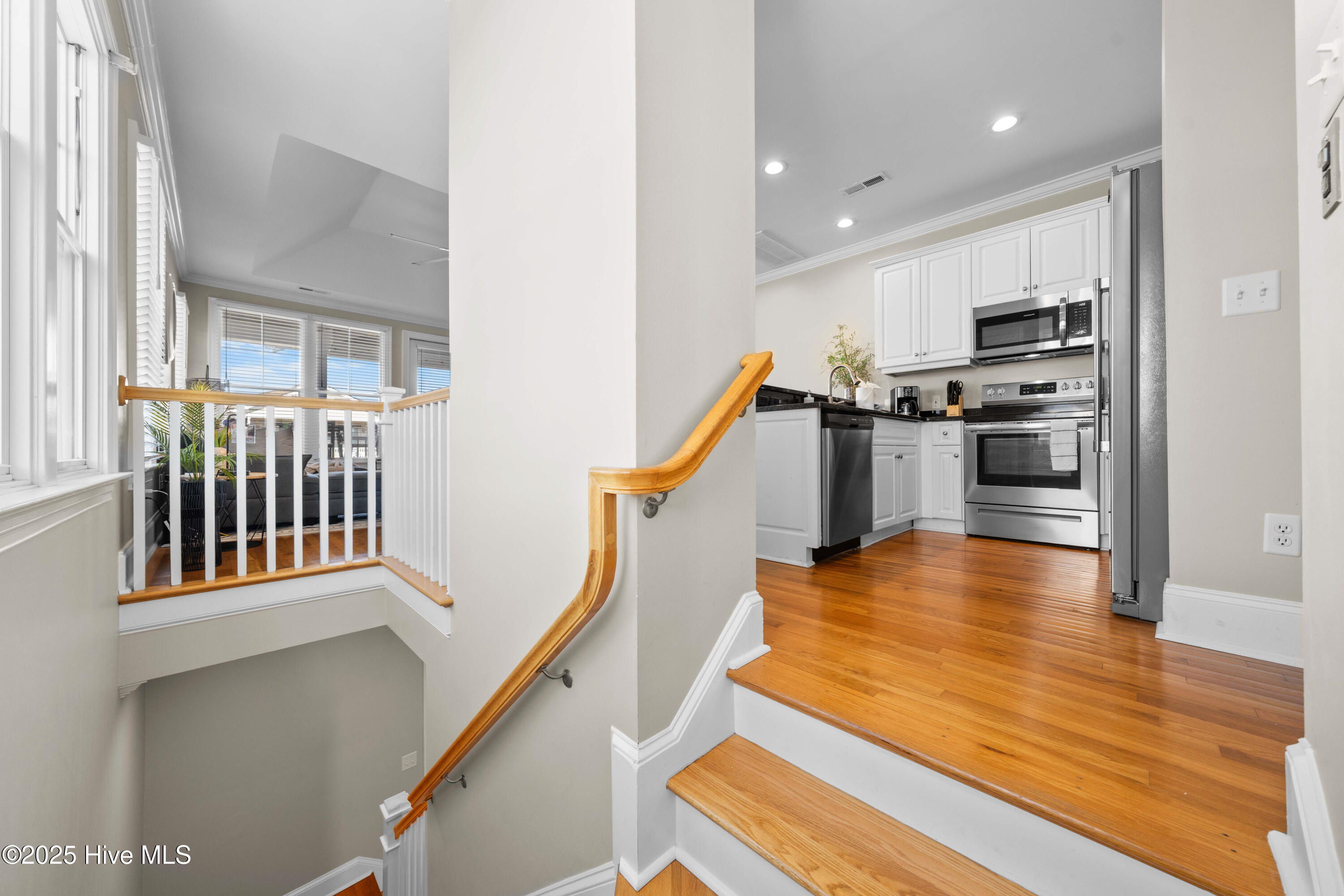 100541369 | Photo 25