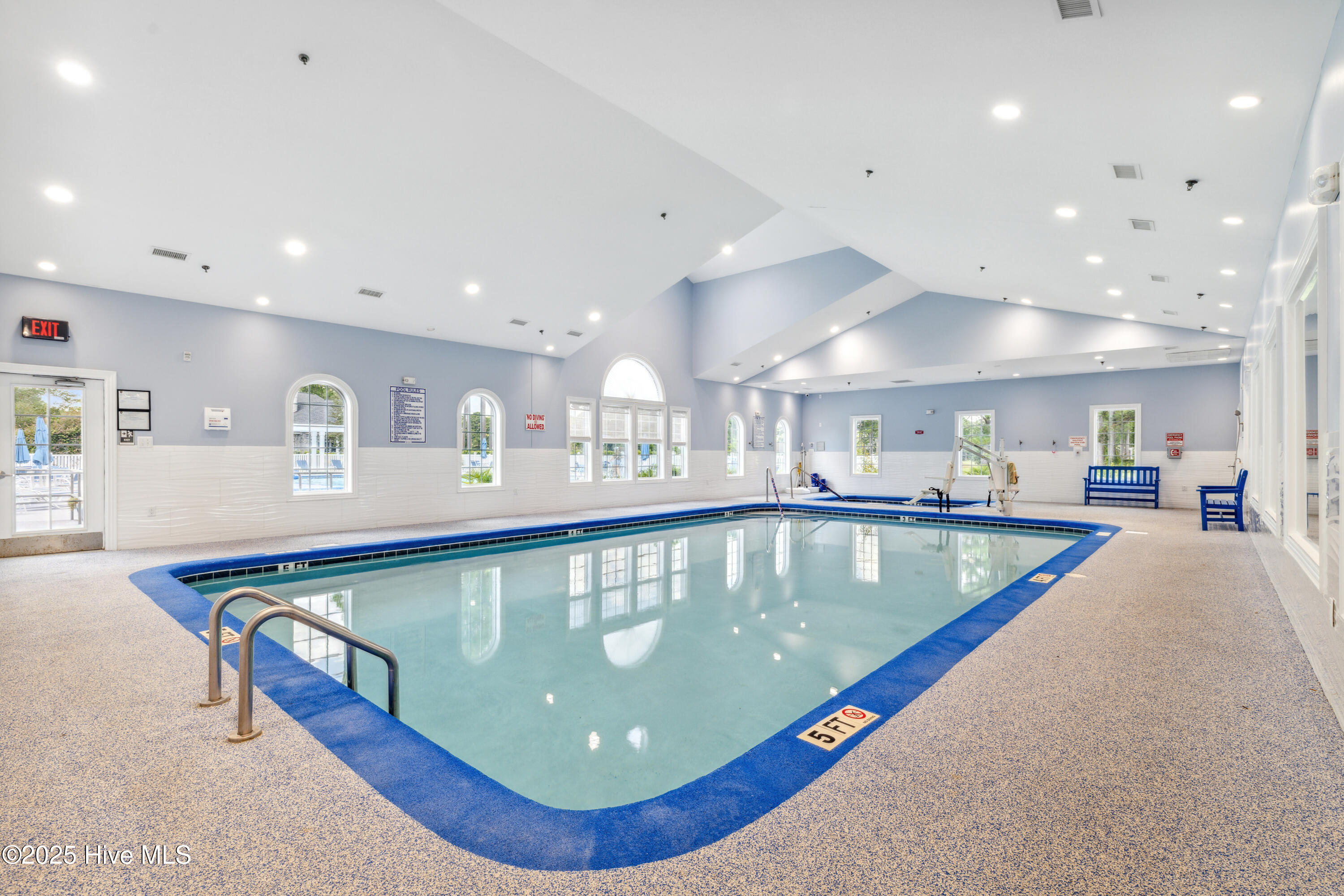 100547919 | Photo 53