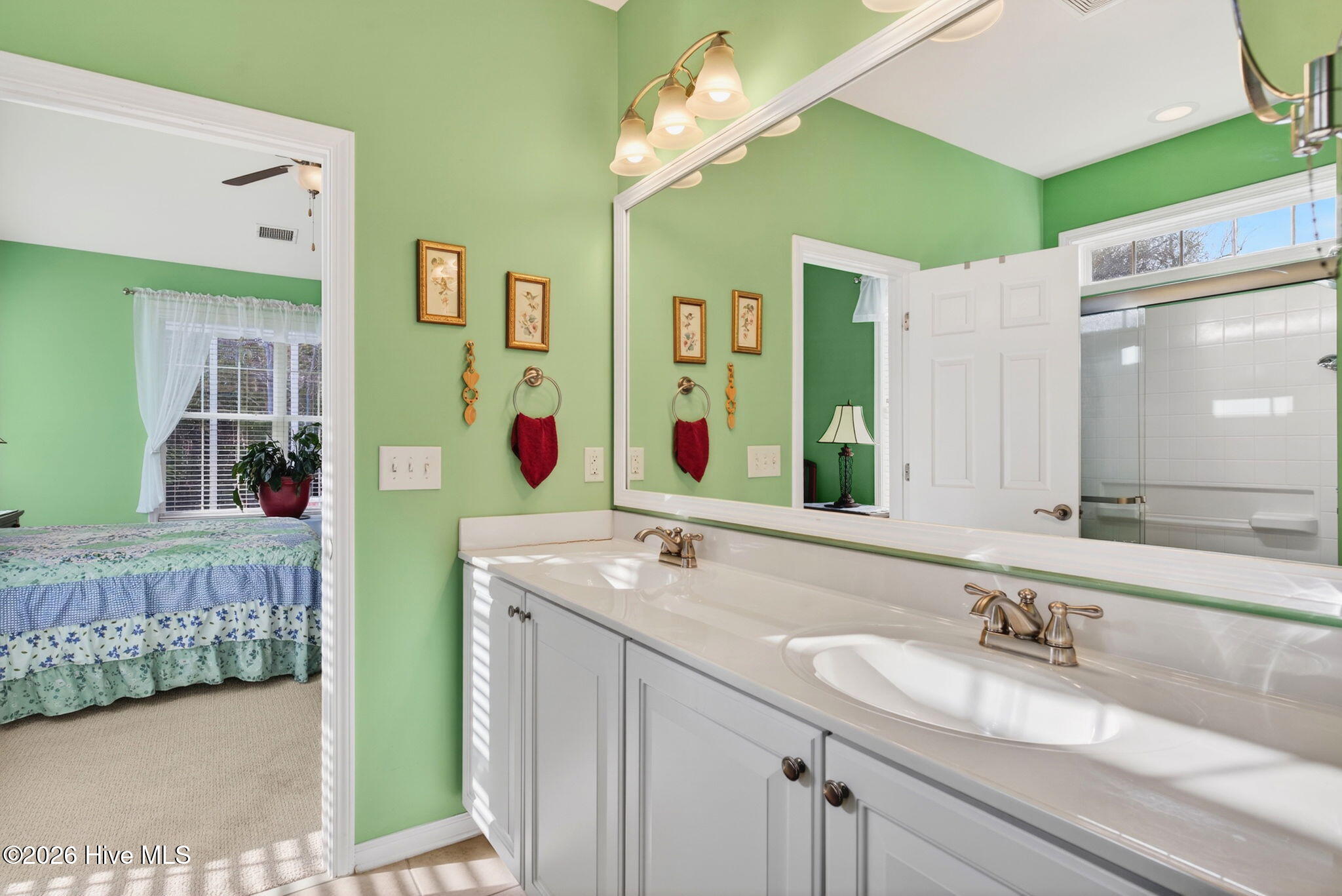 100558240 | Photo 21