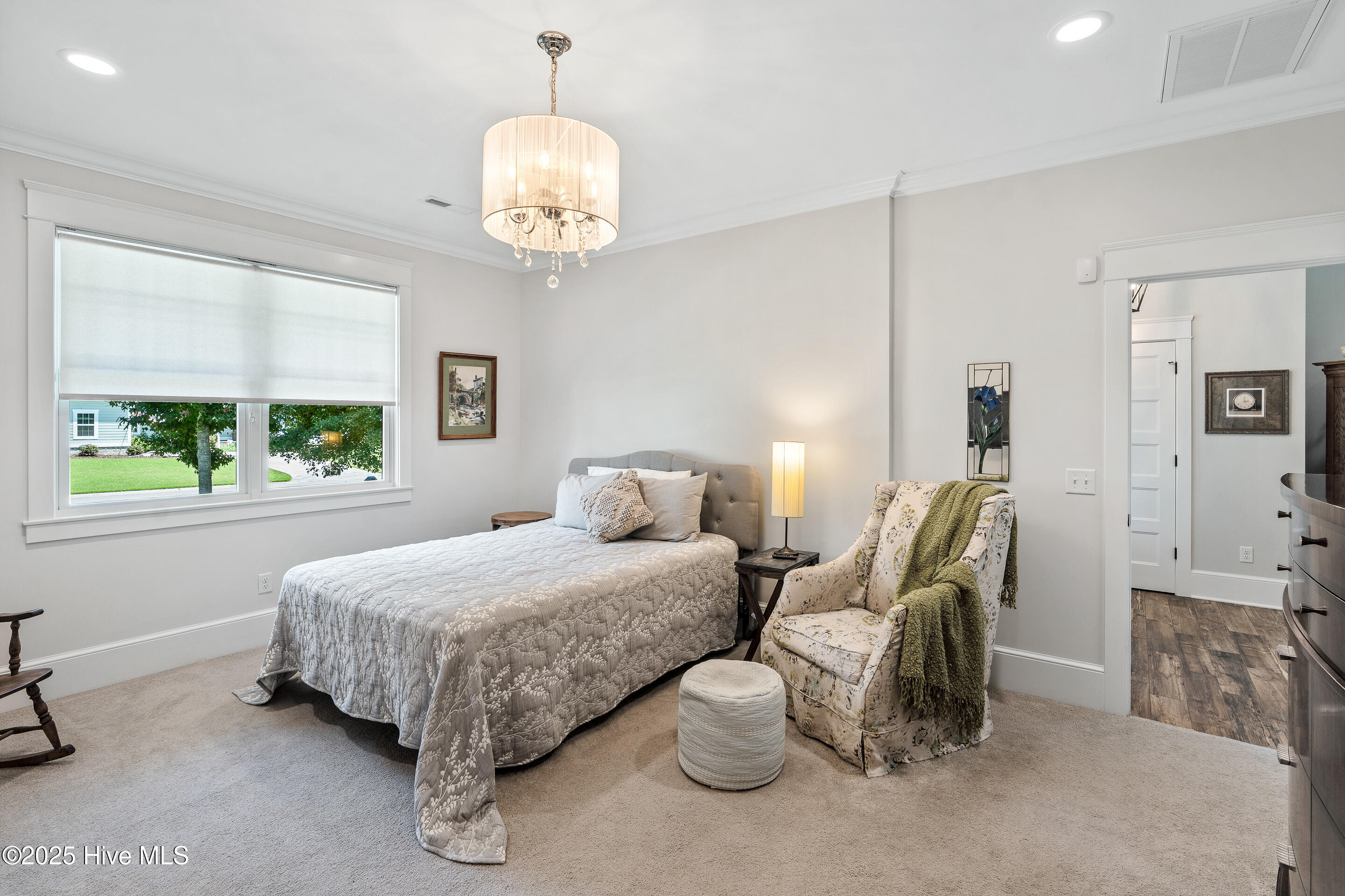 100522220 | Photo 38