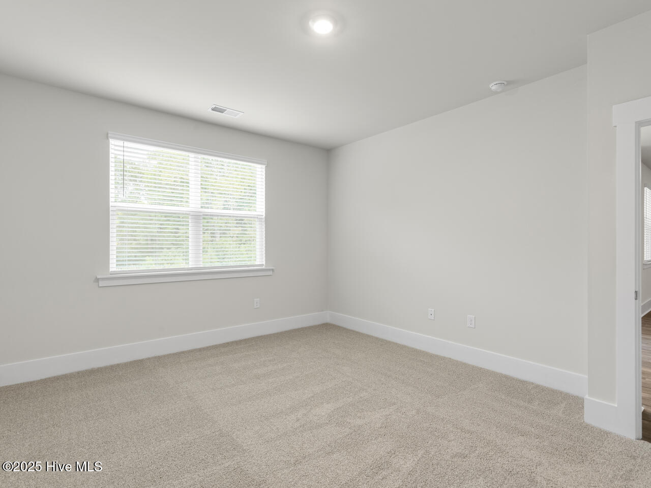 100566279 | Photo 18