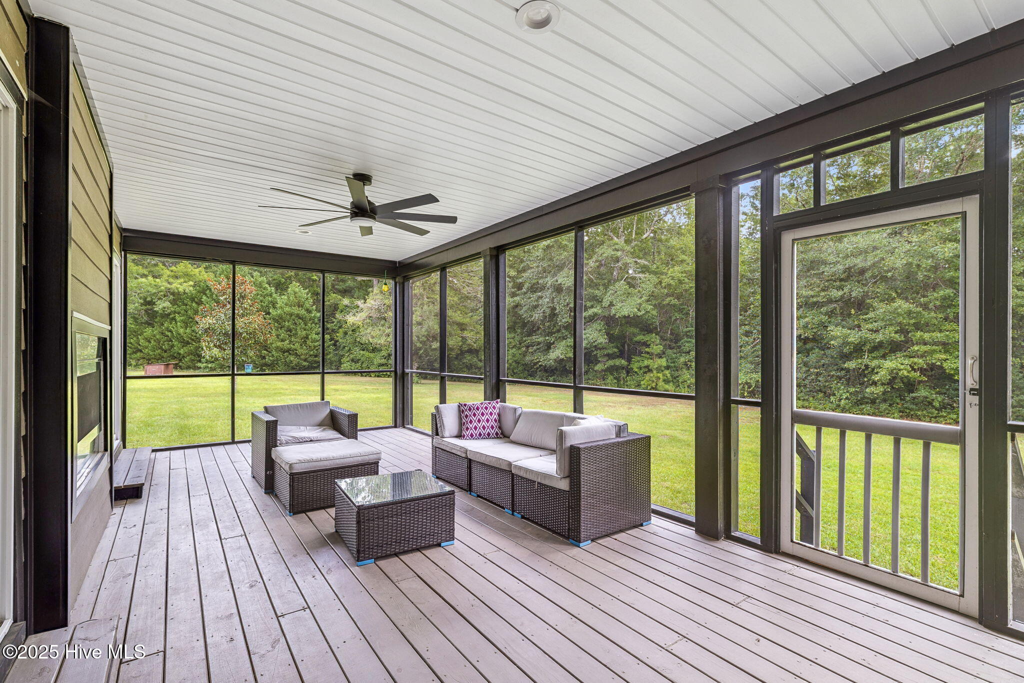 100520398 | Photo 47