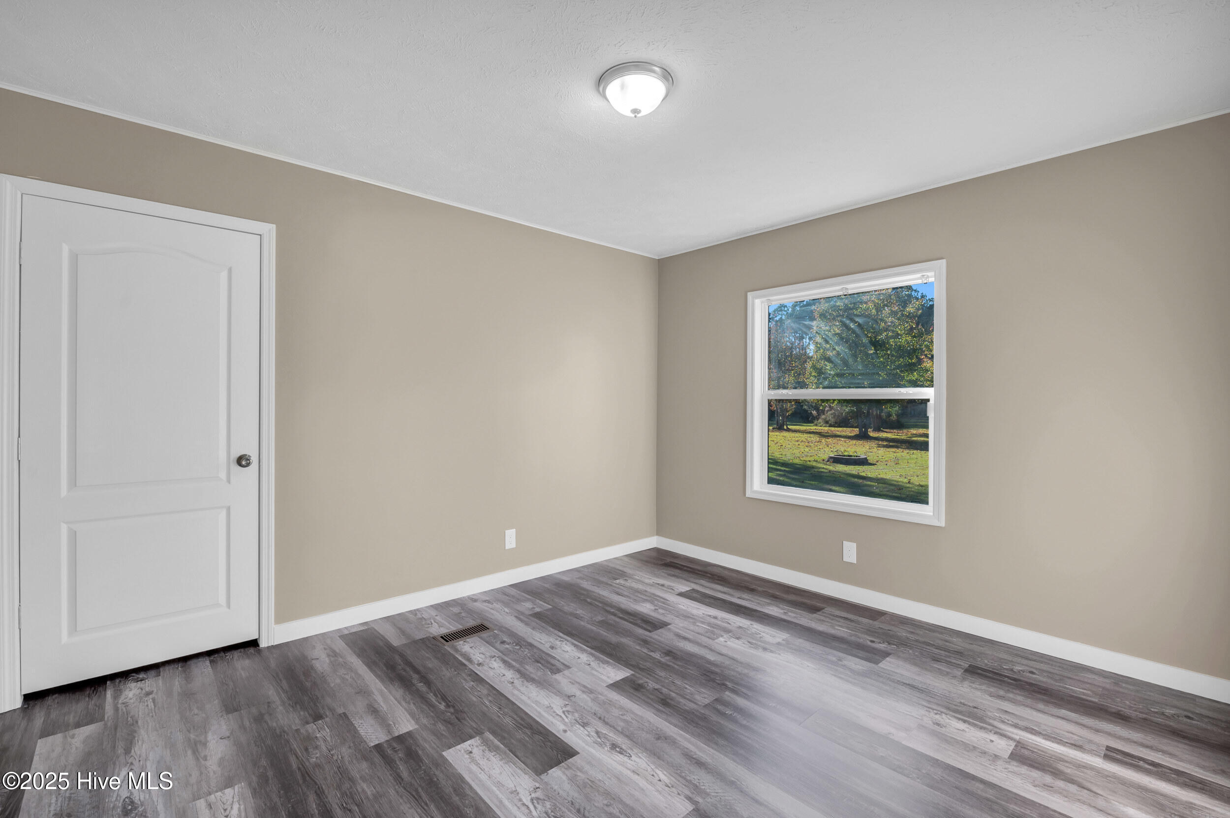 100540708 | Photo 25