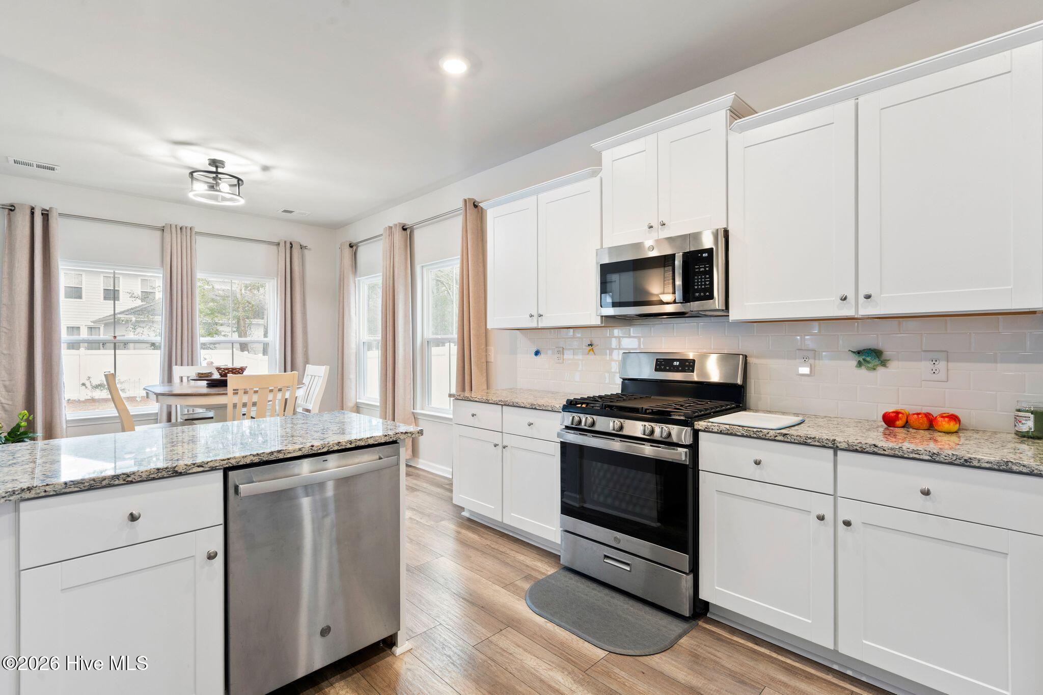 100550488 | Photo 15