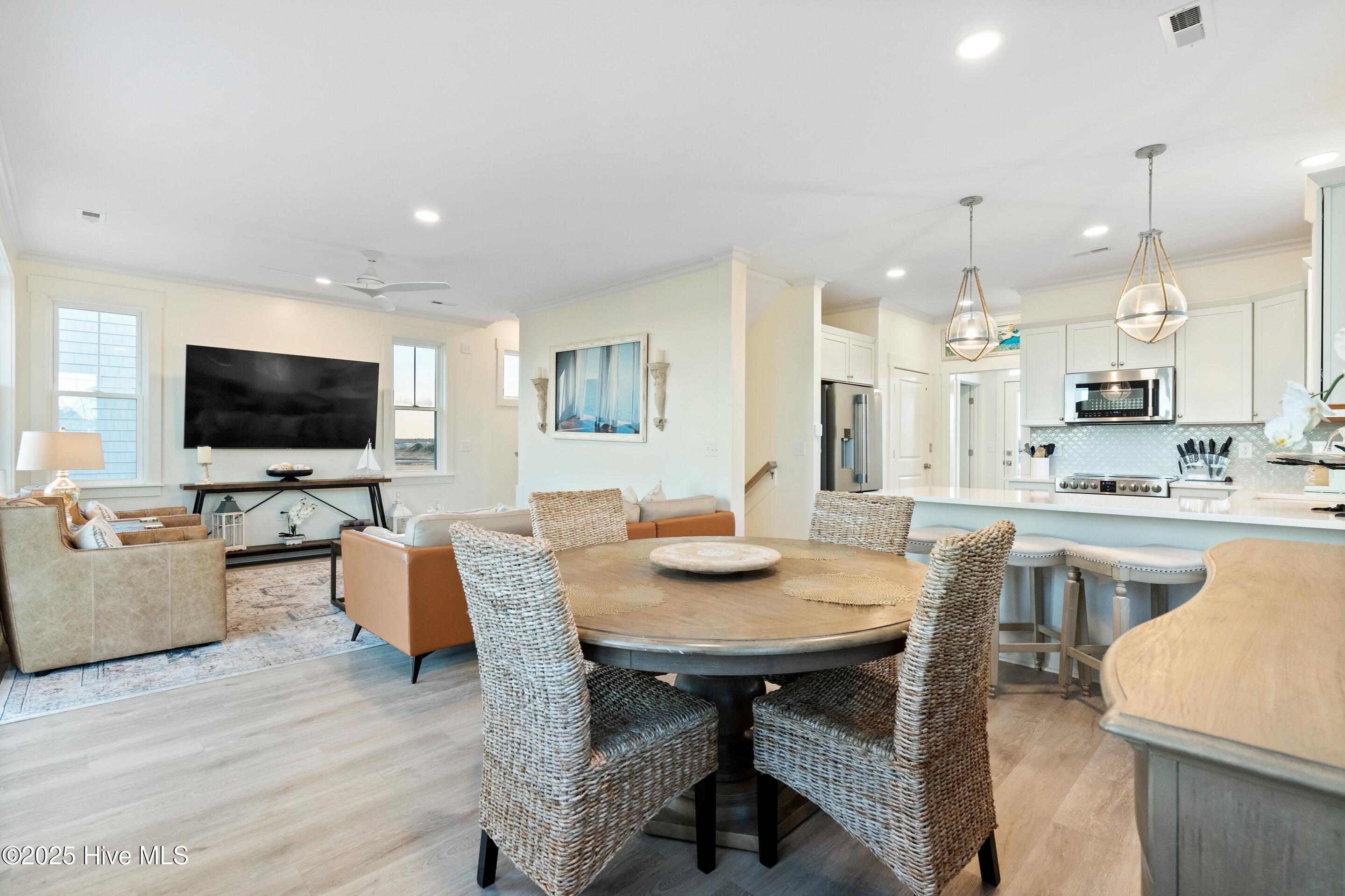 100540590 | Photo 30