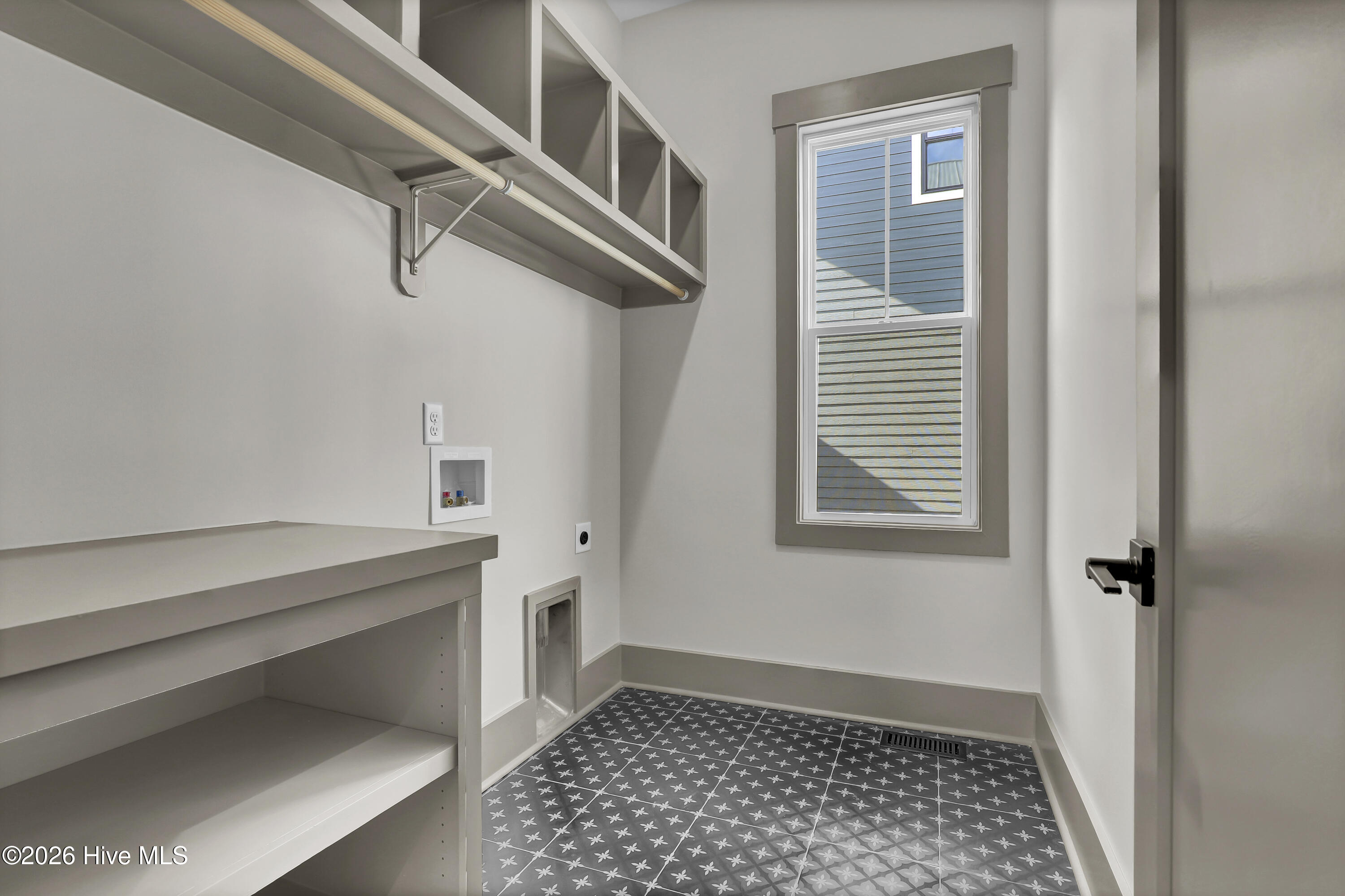 100554929 | Photo 36