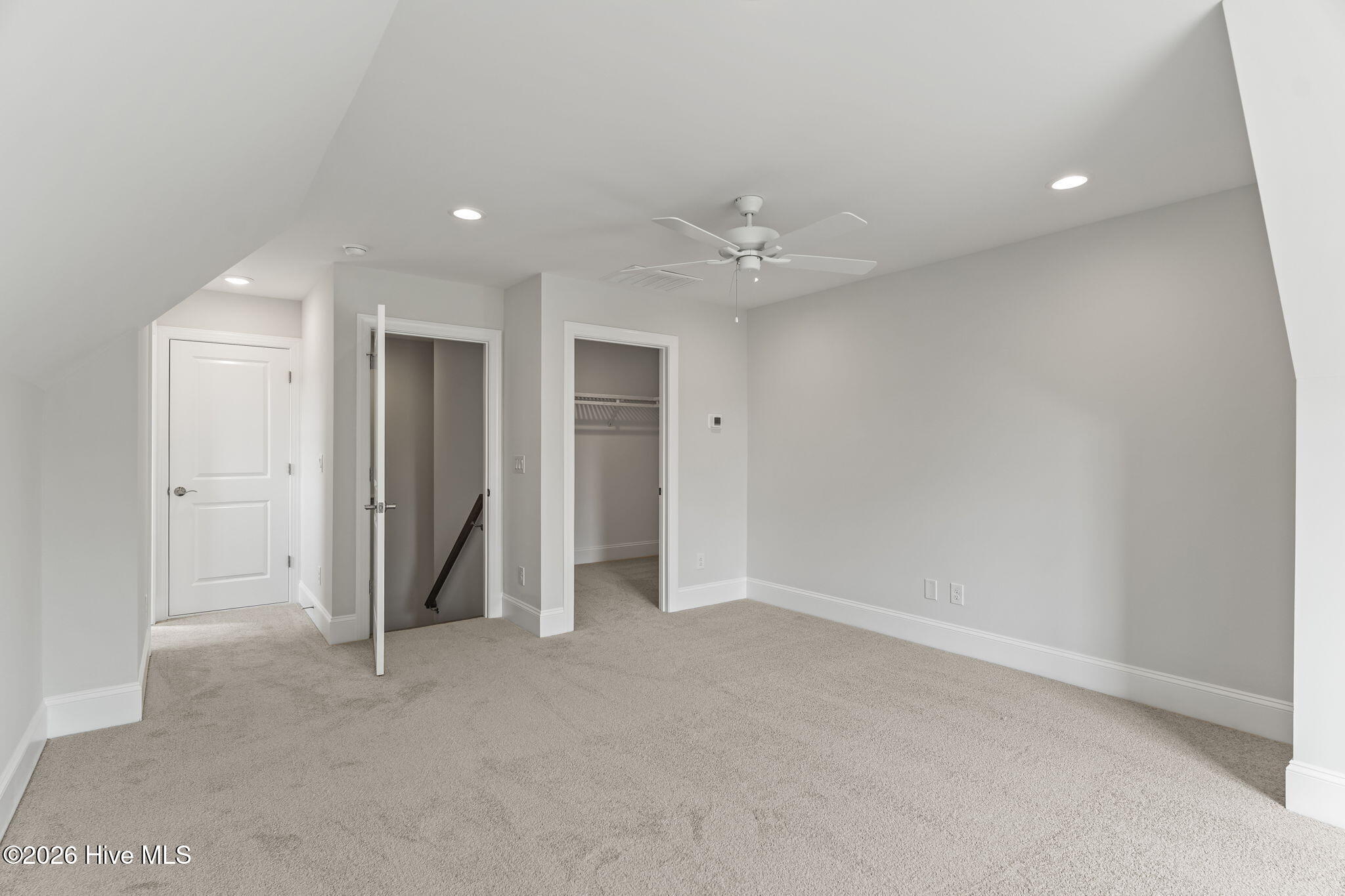 100554681 | Photo 33