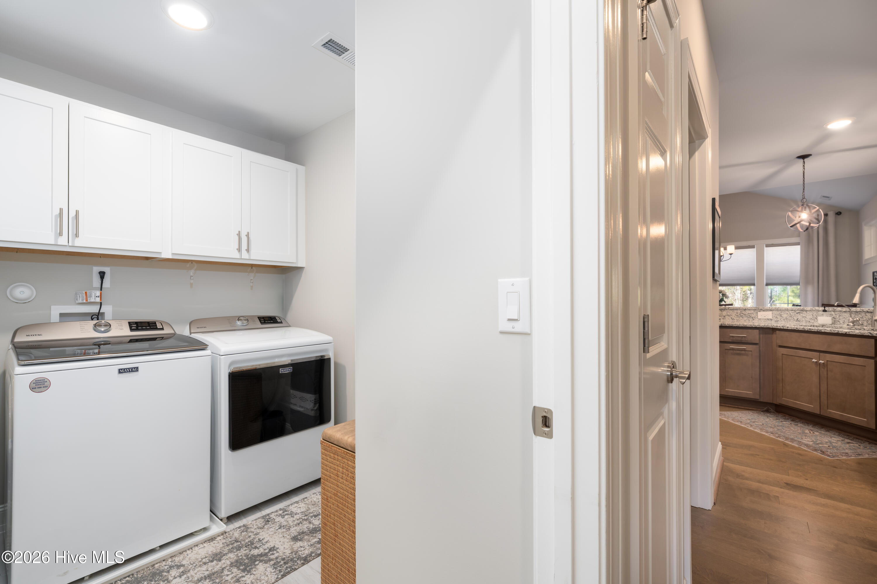 100553461 | Photo 34