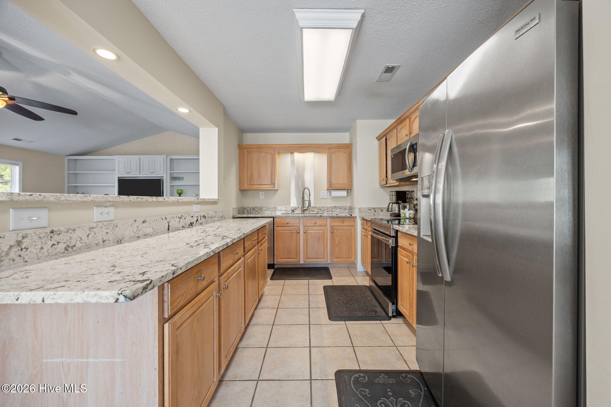 100559143 | Photo 14