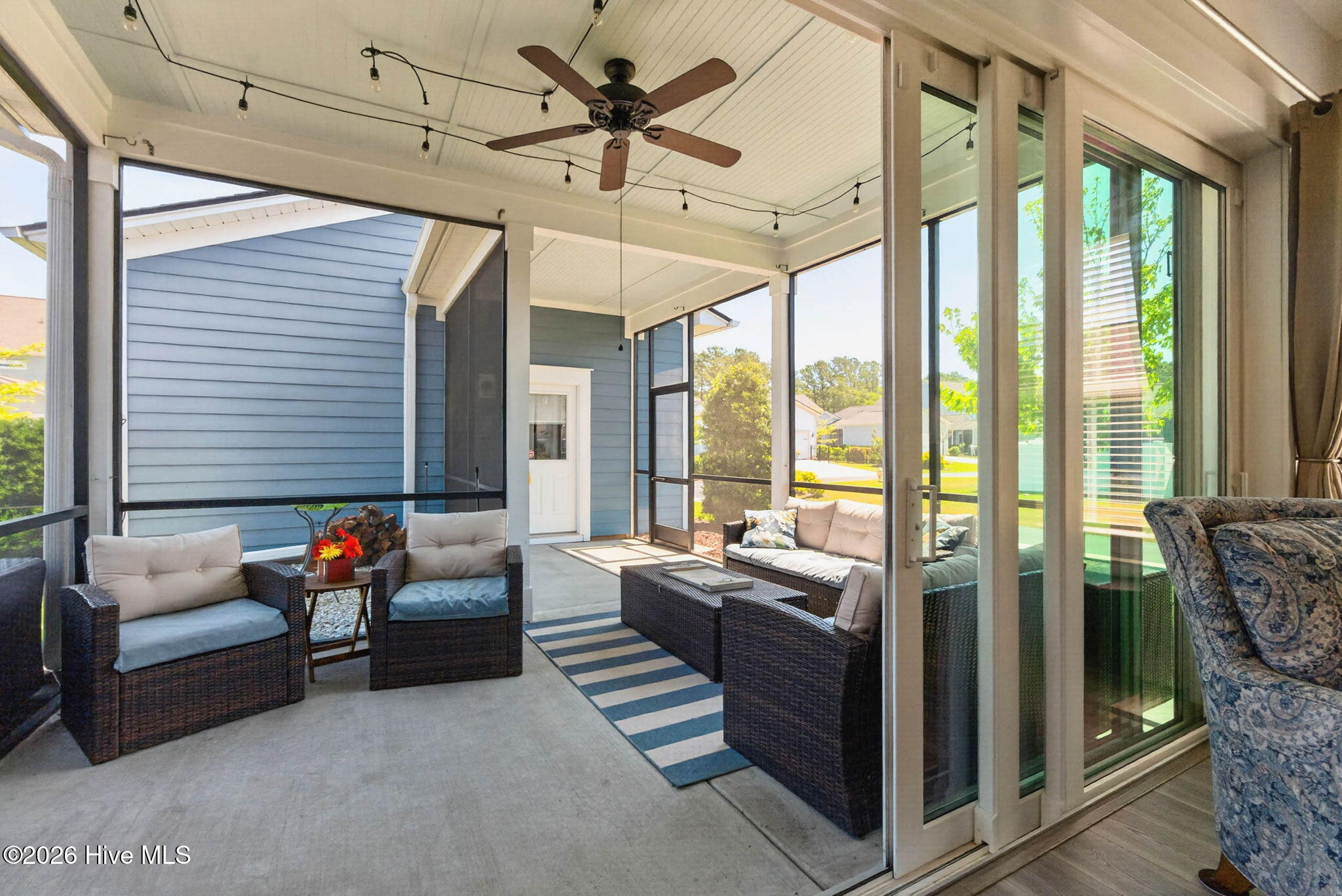 100567275 | Photo 44