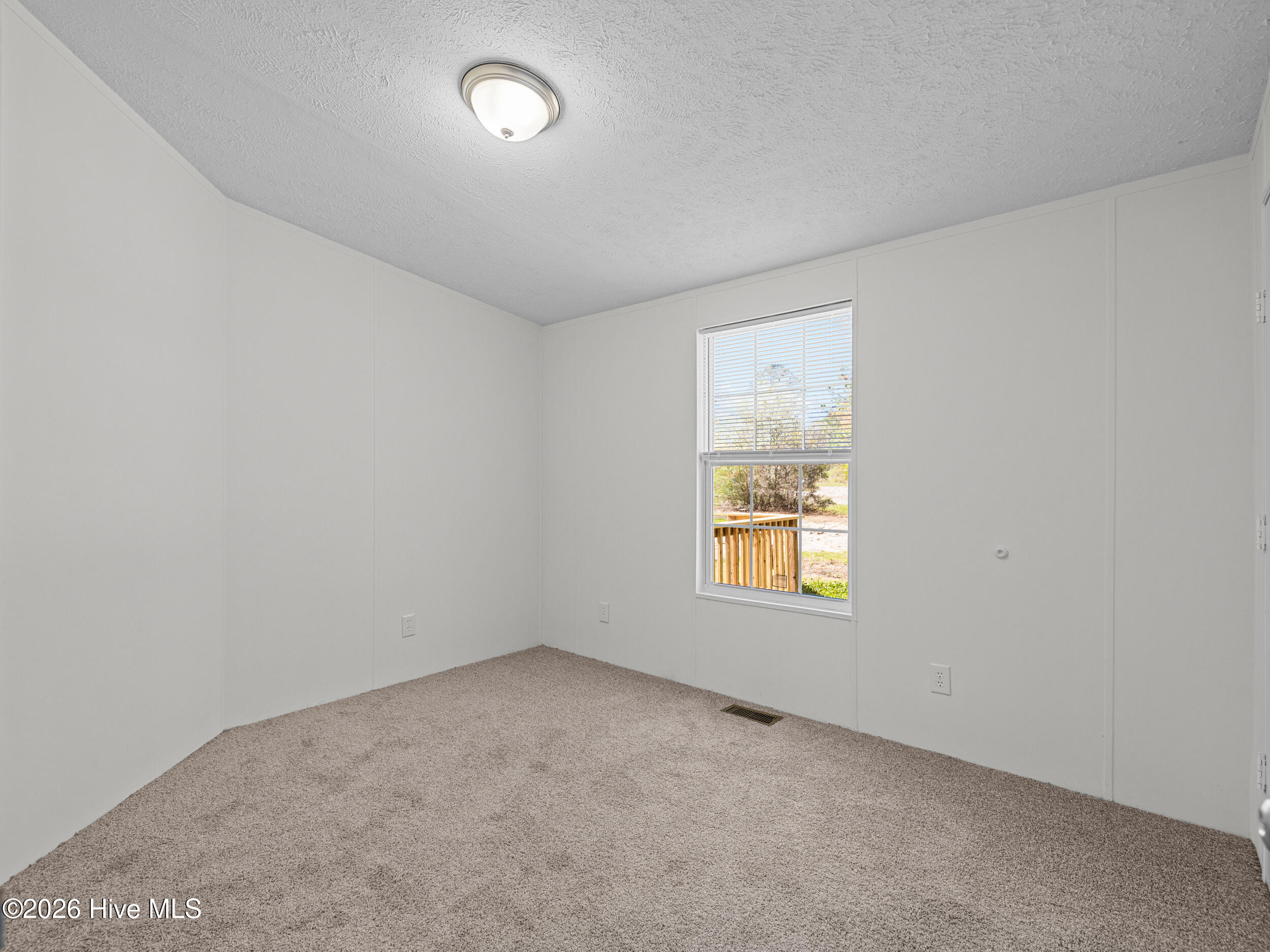 100560280 | Photo 29