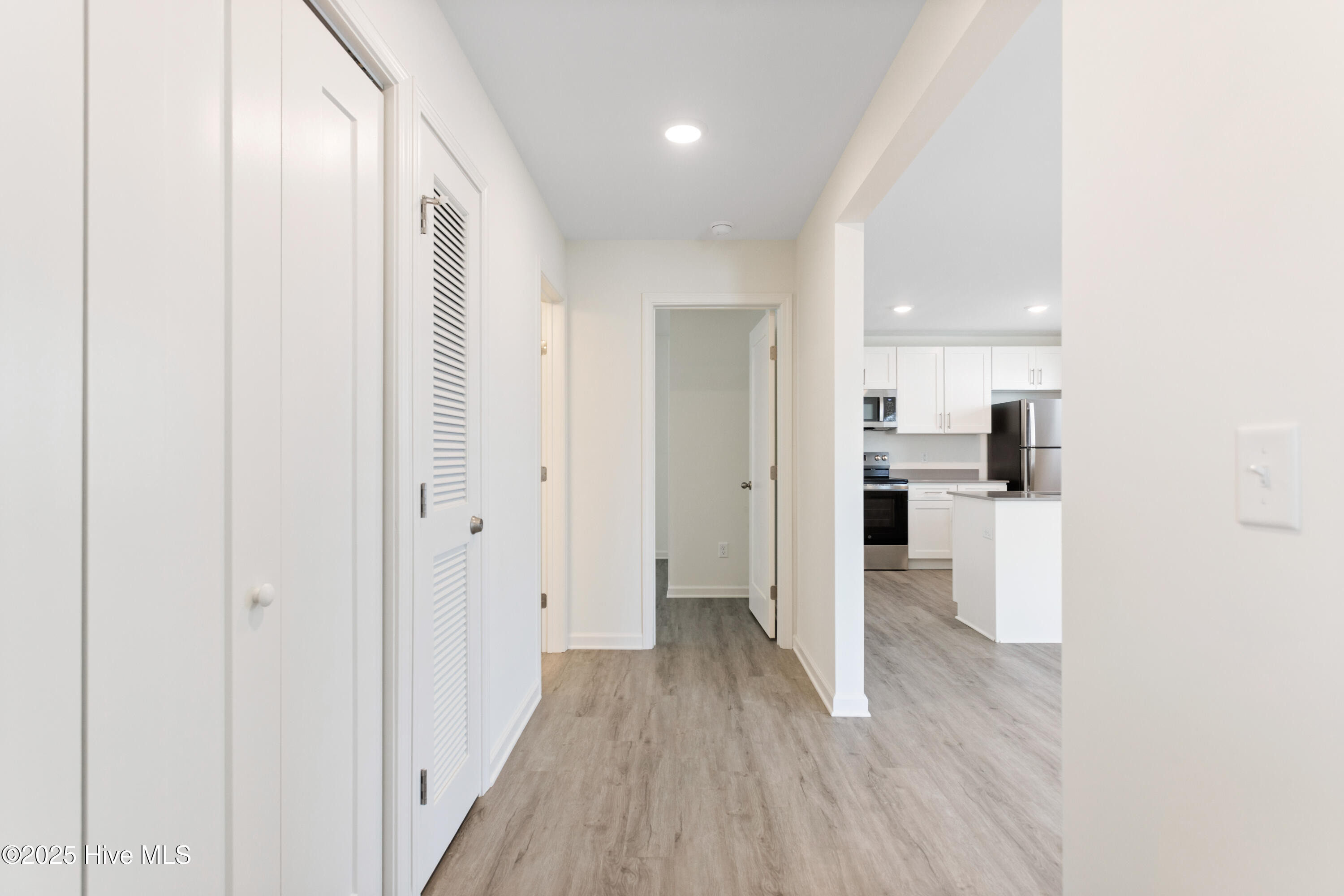 100542744 | Photo 11