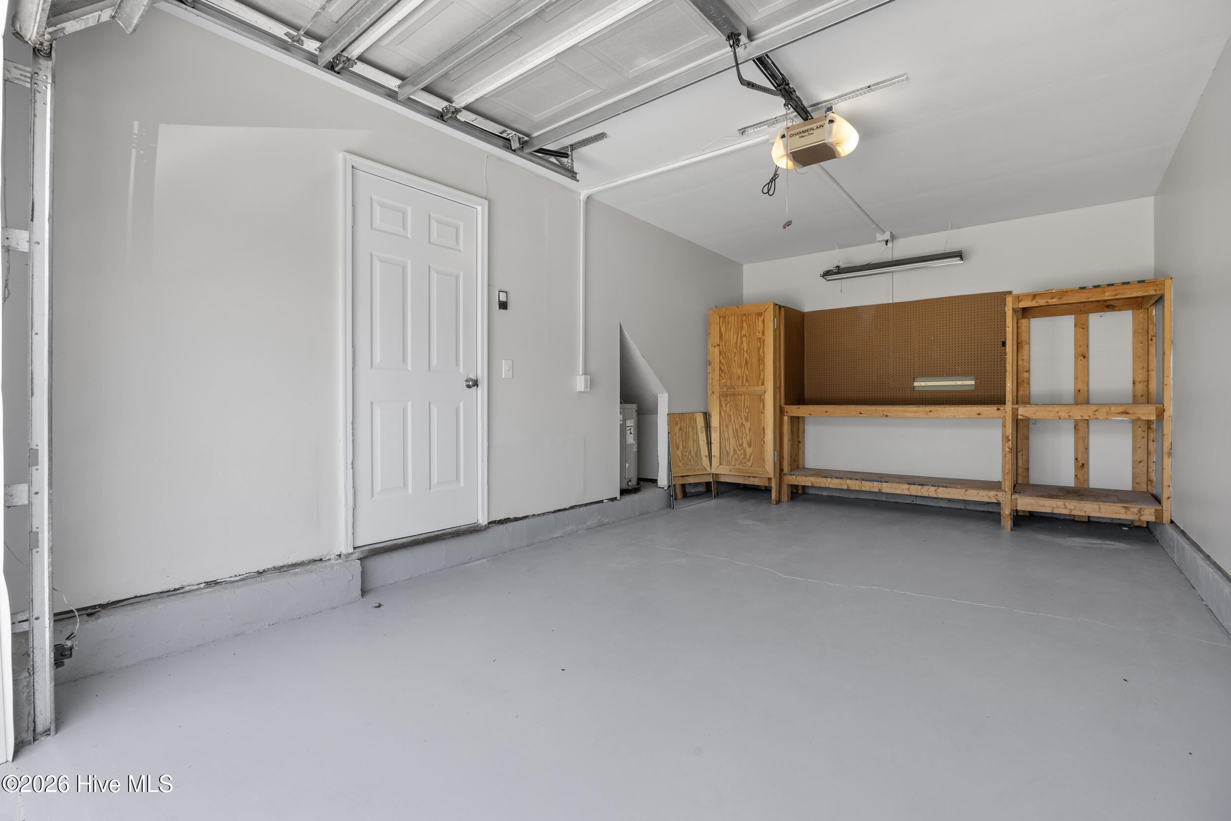 100561186 | Photo 32