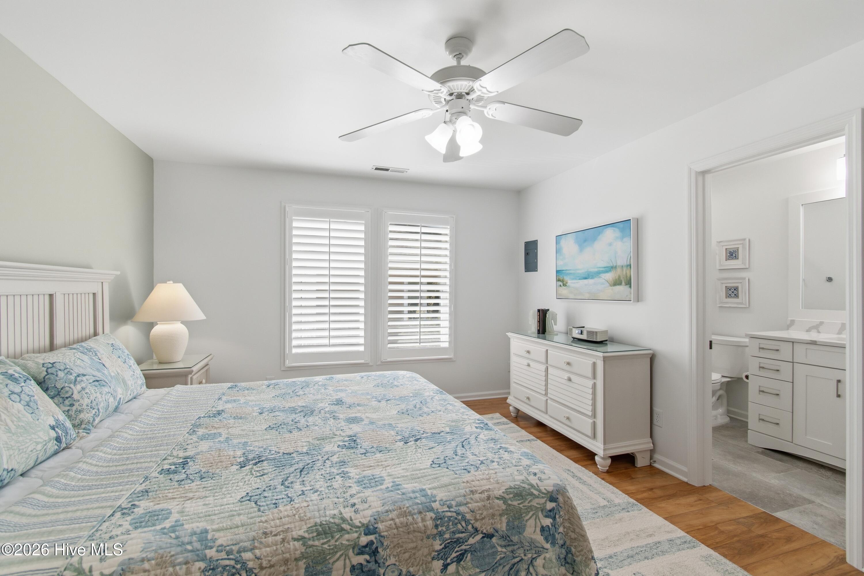 100562563 | Photo 24