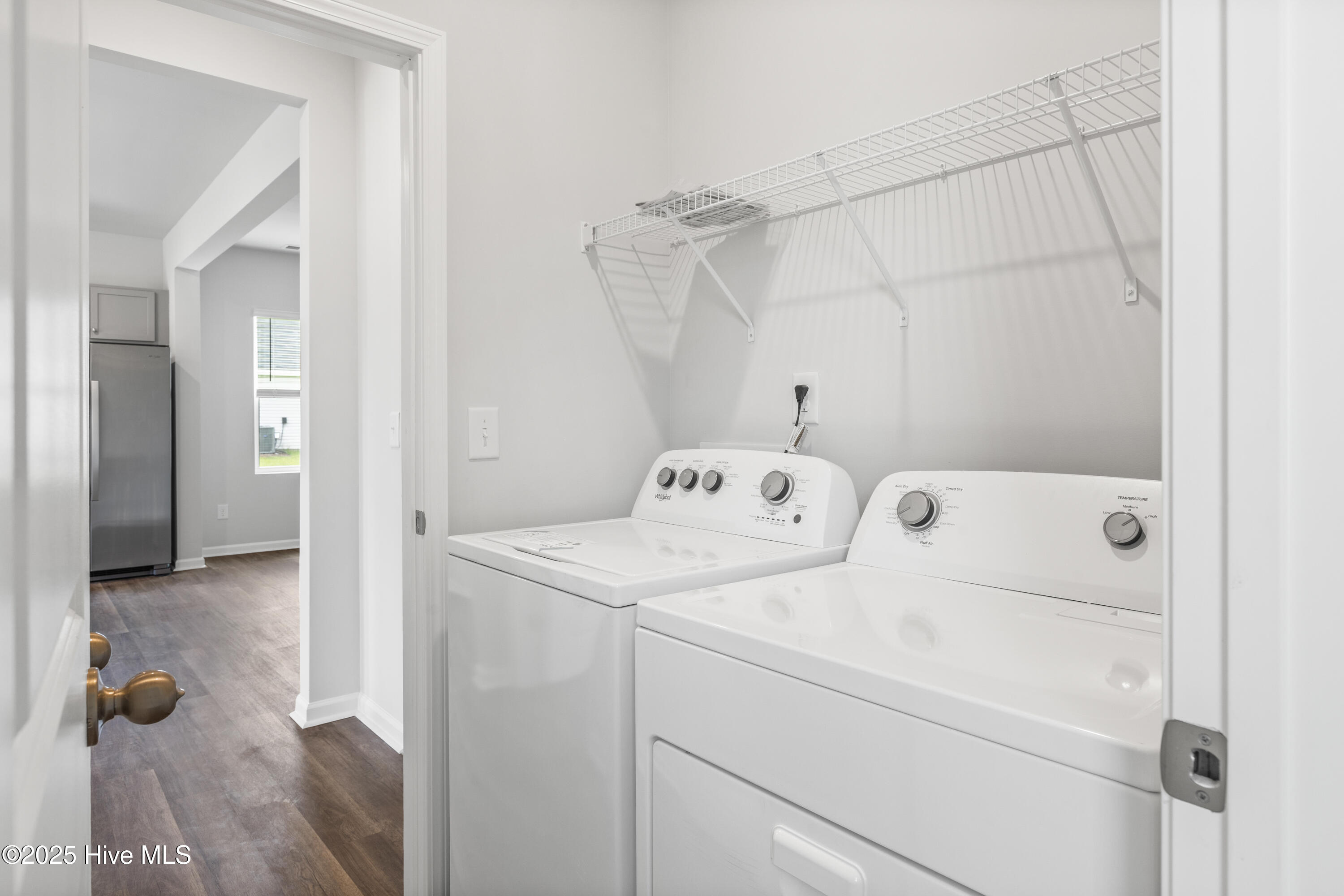 100519018 | Photo 16