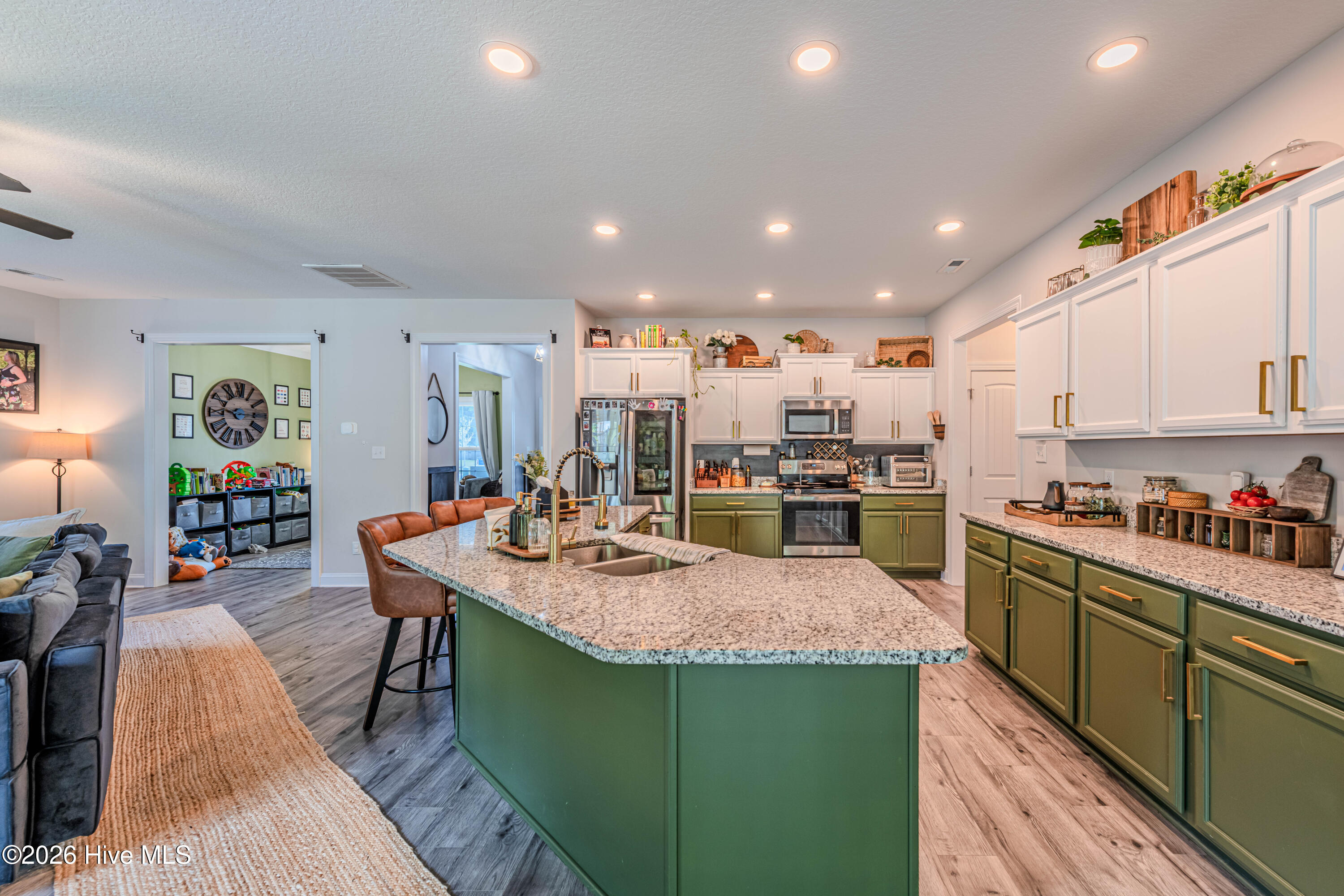 100570010 | Photo 16