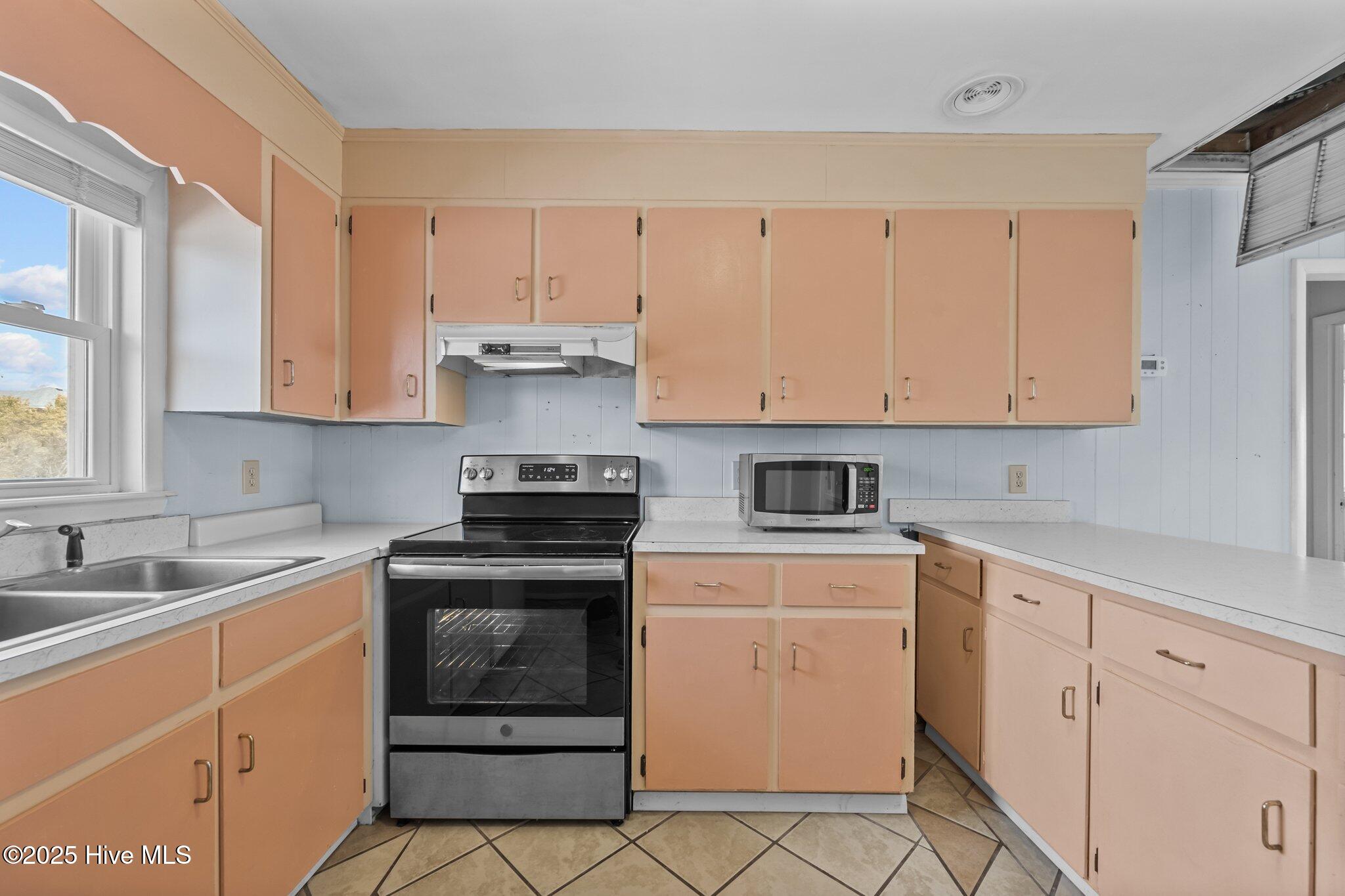 100555886 | Photo 33