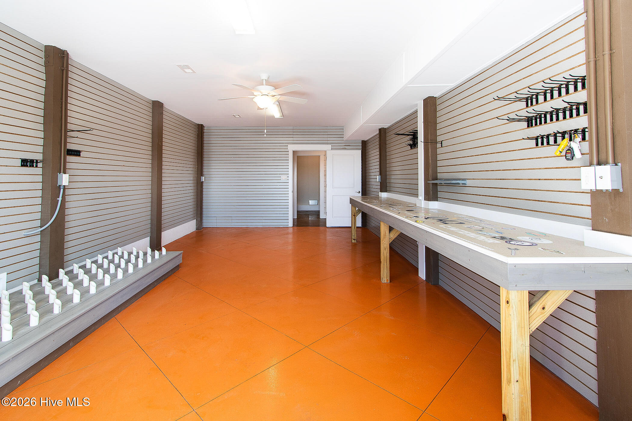 100568588 | Photo 82