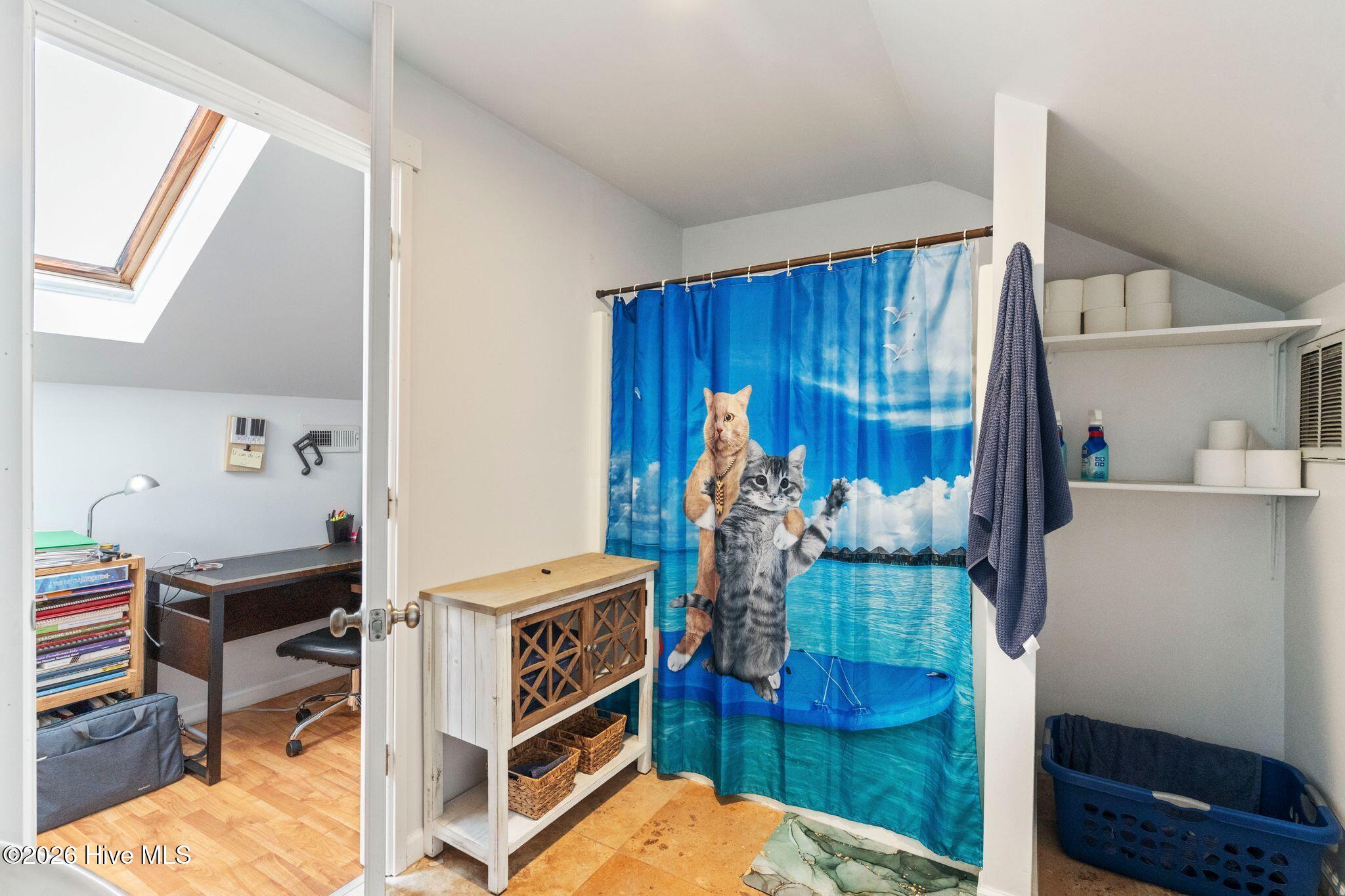 100570327 | Photo 51