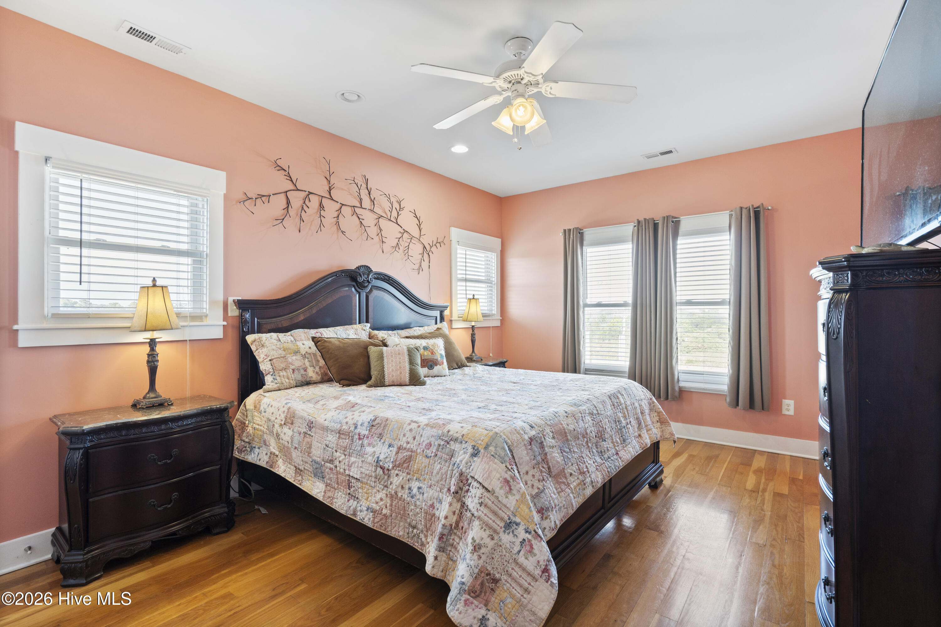 100555944 | Photo 23