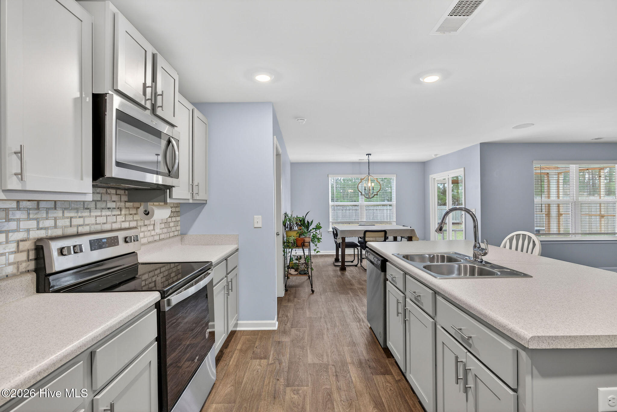 100560192 | Photo 12