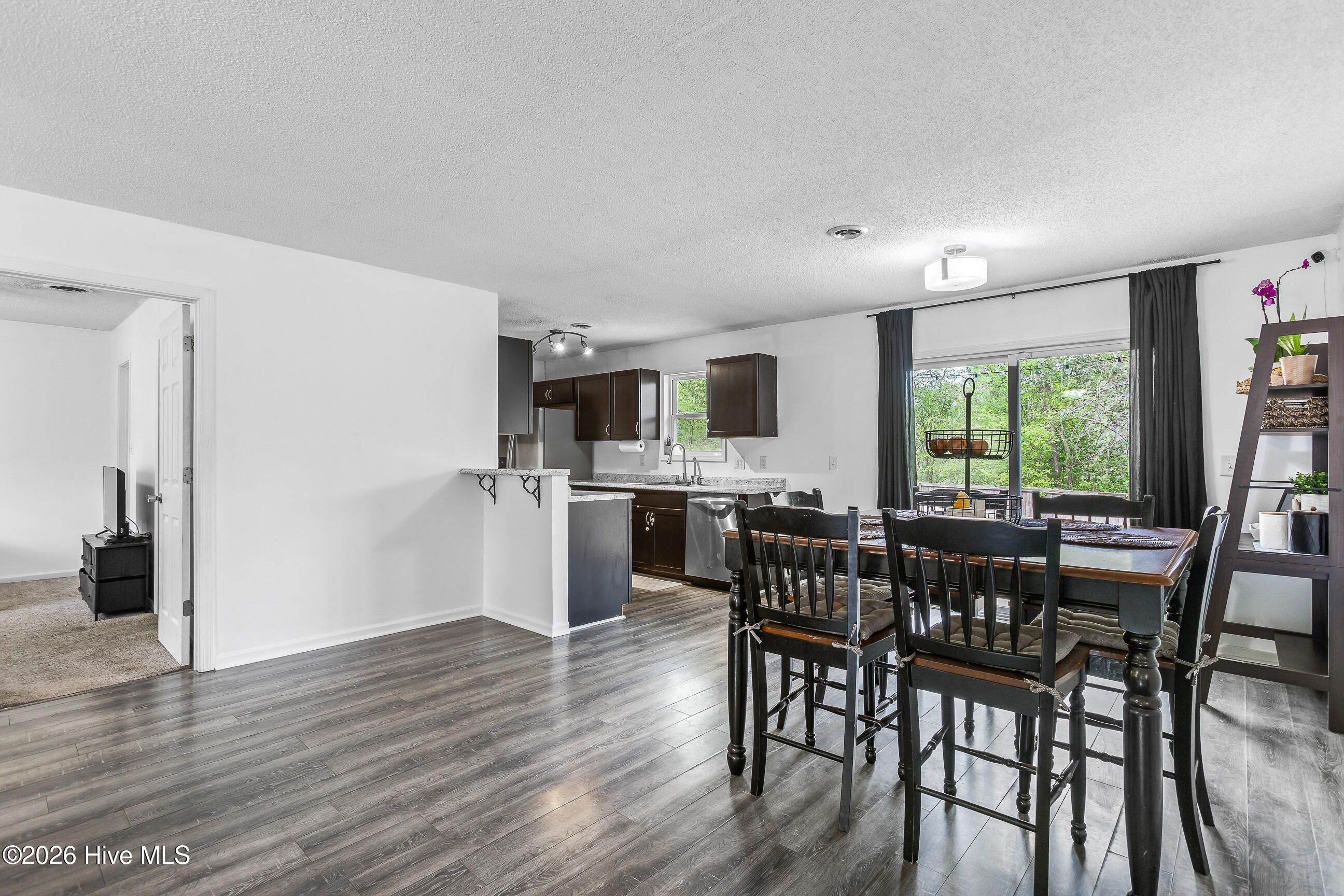 100566968 | Photo 10