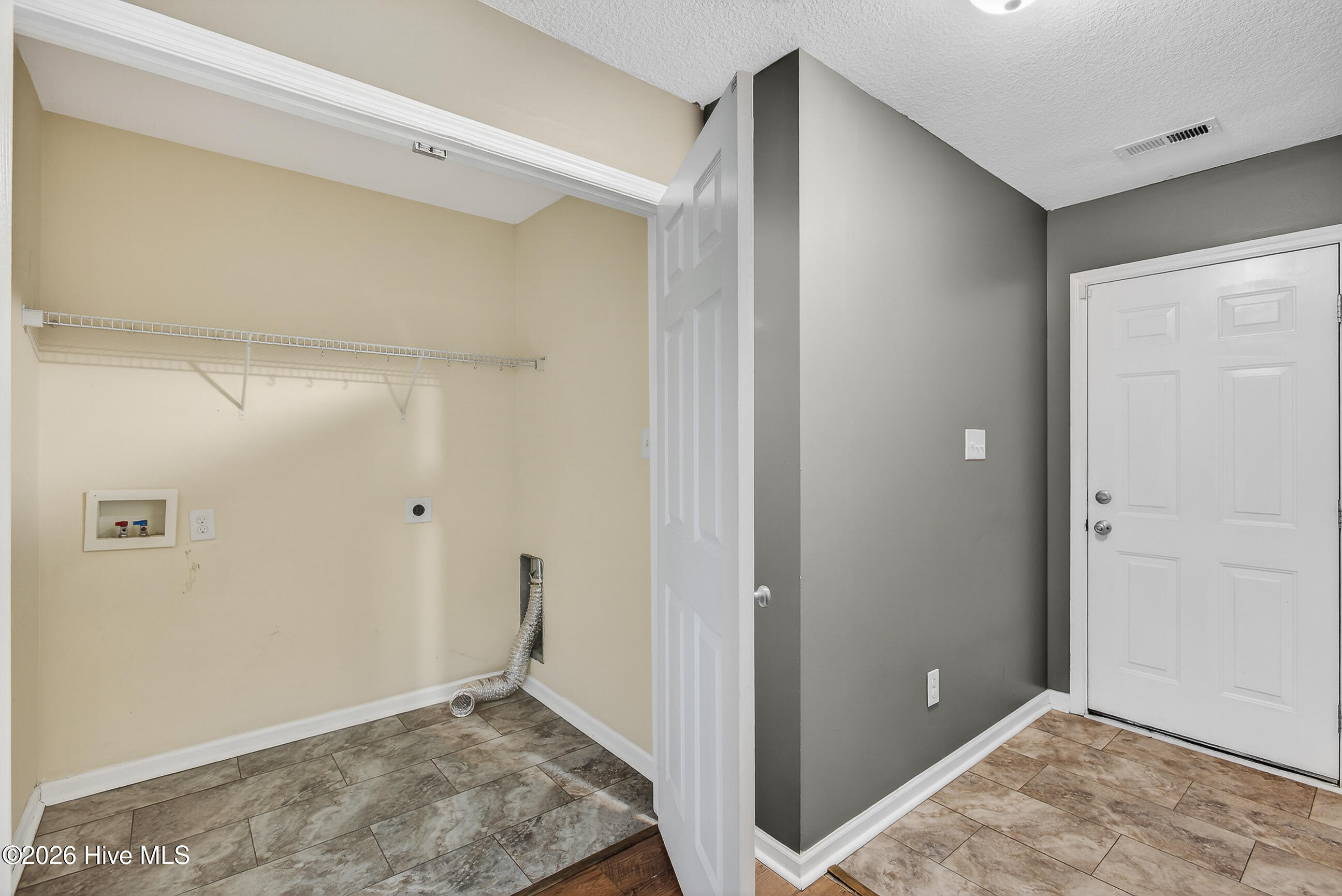 100563999 | Photo 20