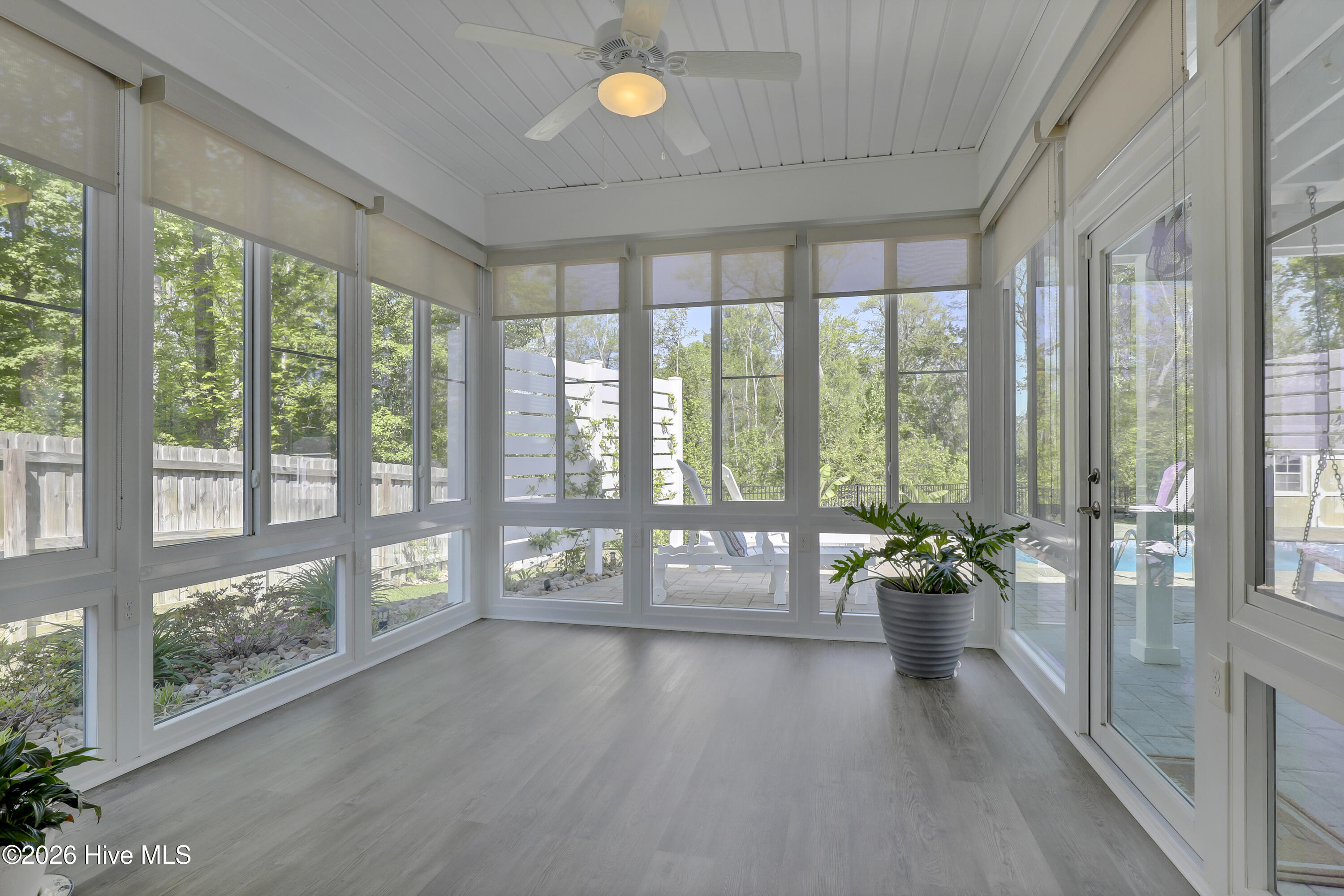 100567607 | Photo 31