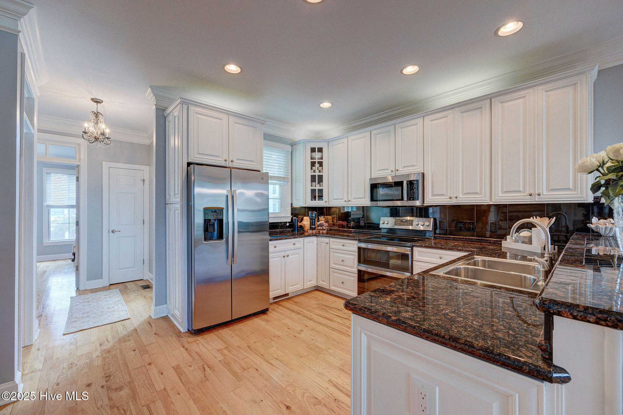 100533949 | Photo 12