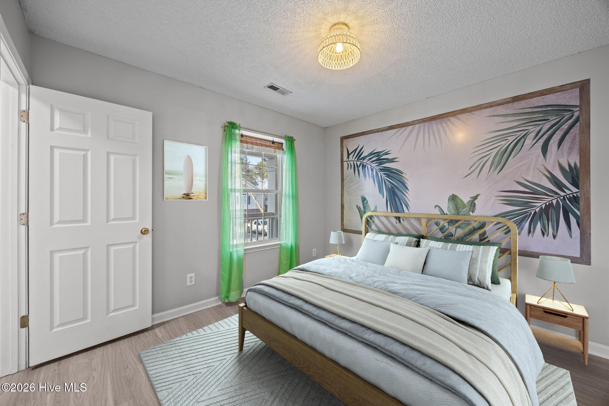 100550940 | Photo 32