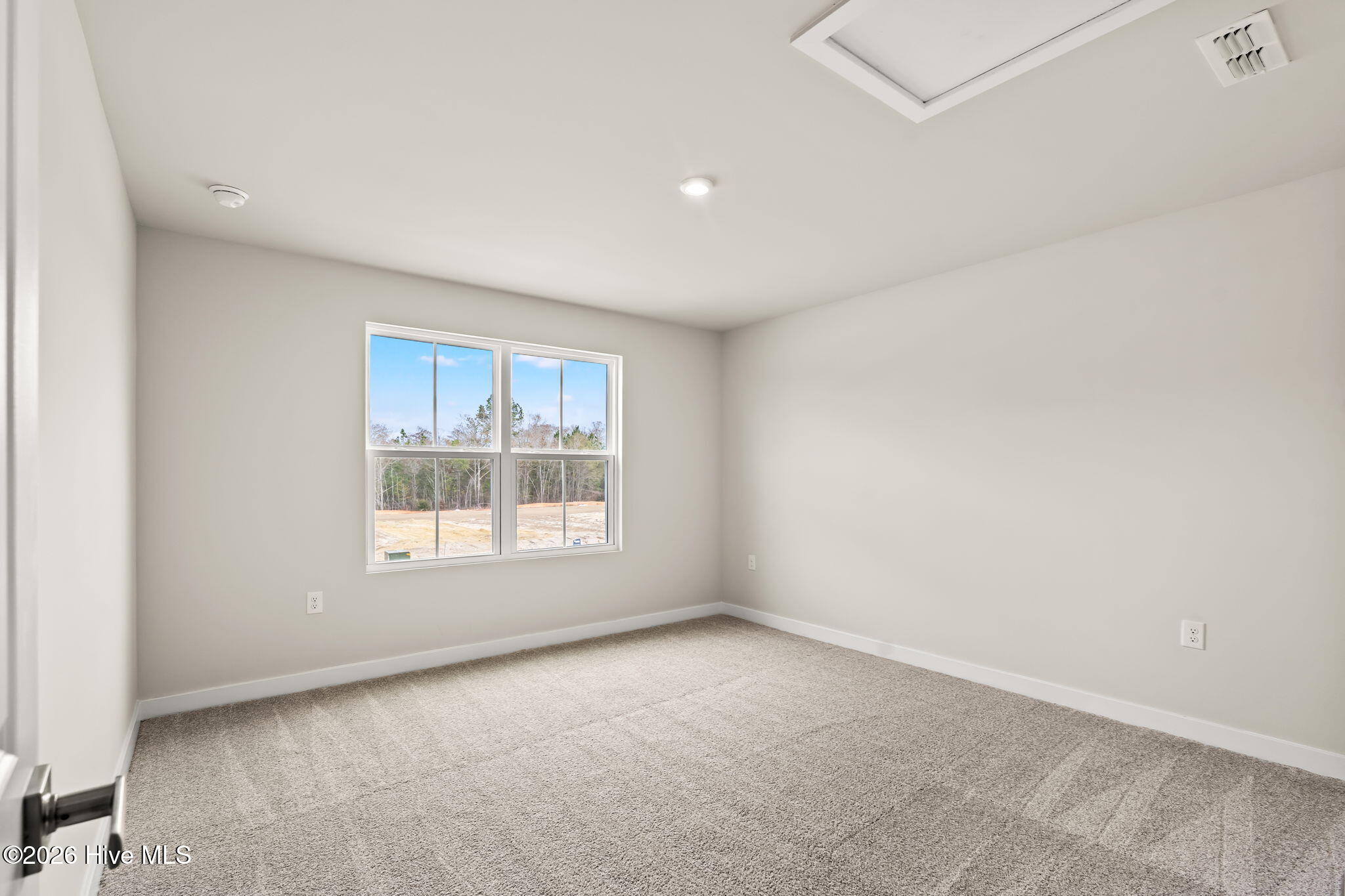 100546061 | Photo 16