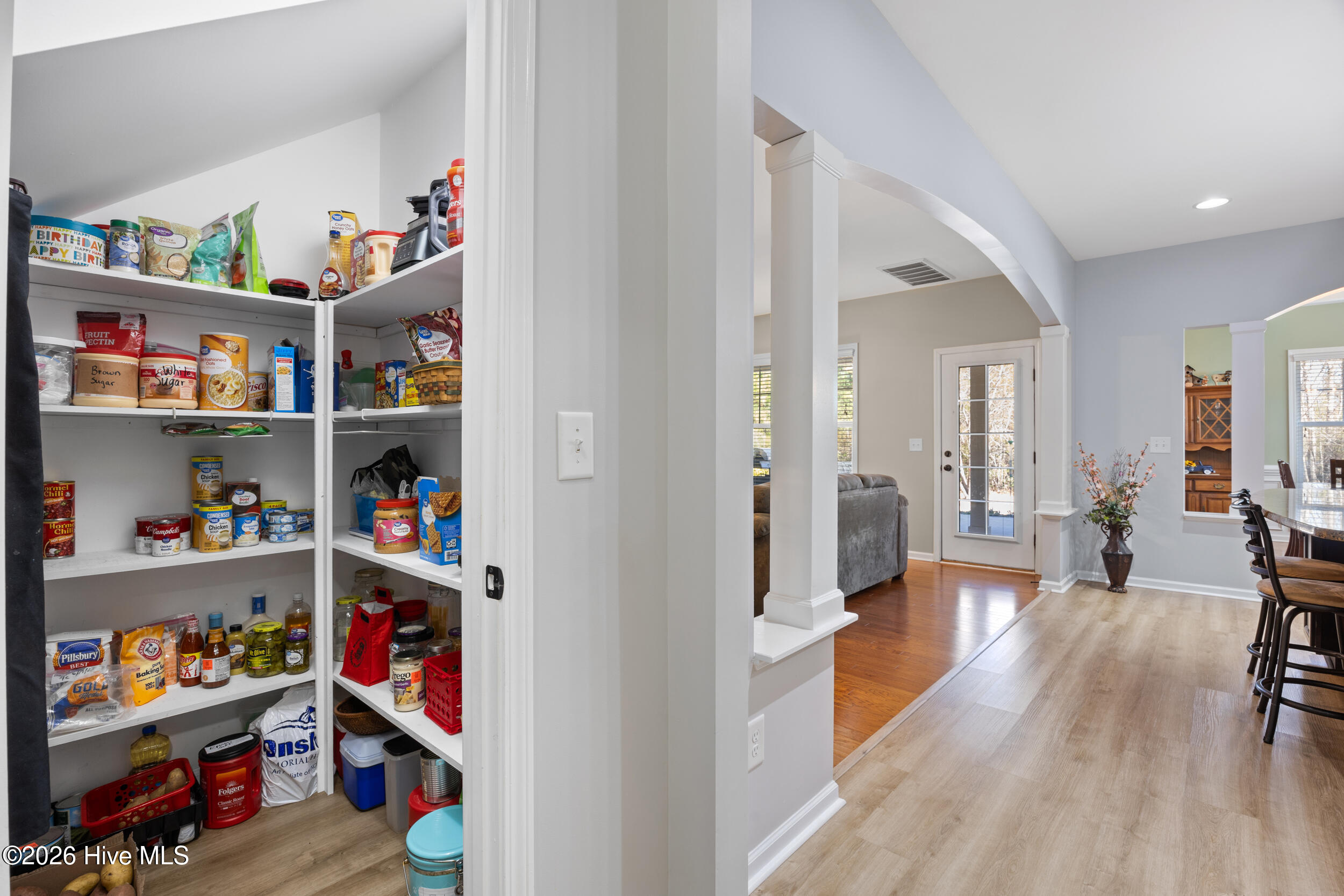 100549248 | Photo 25