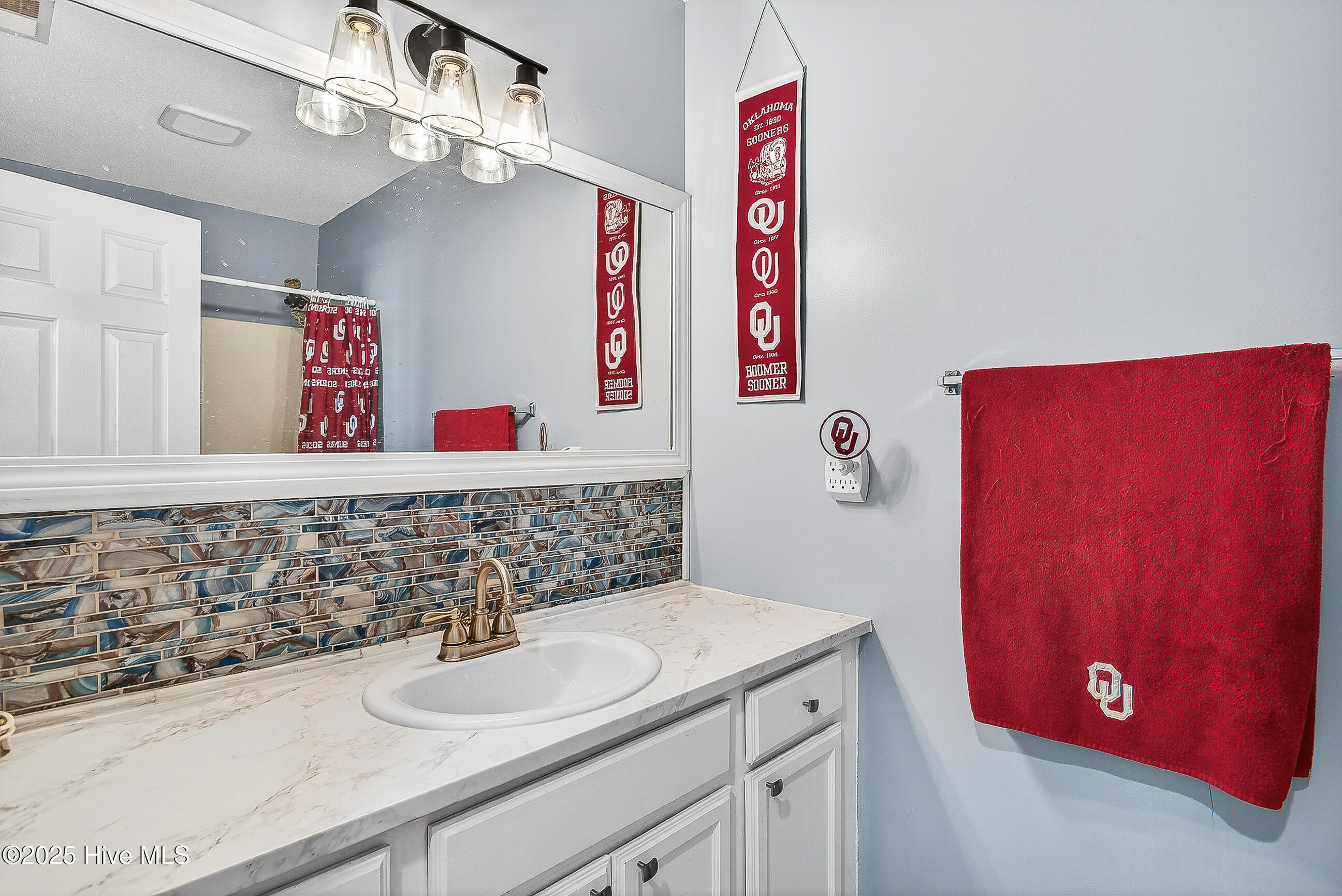 100541753 | Photo 19