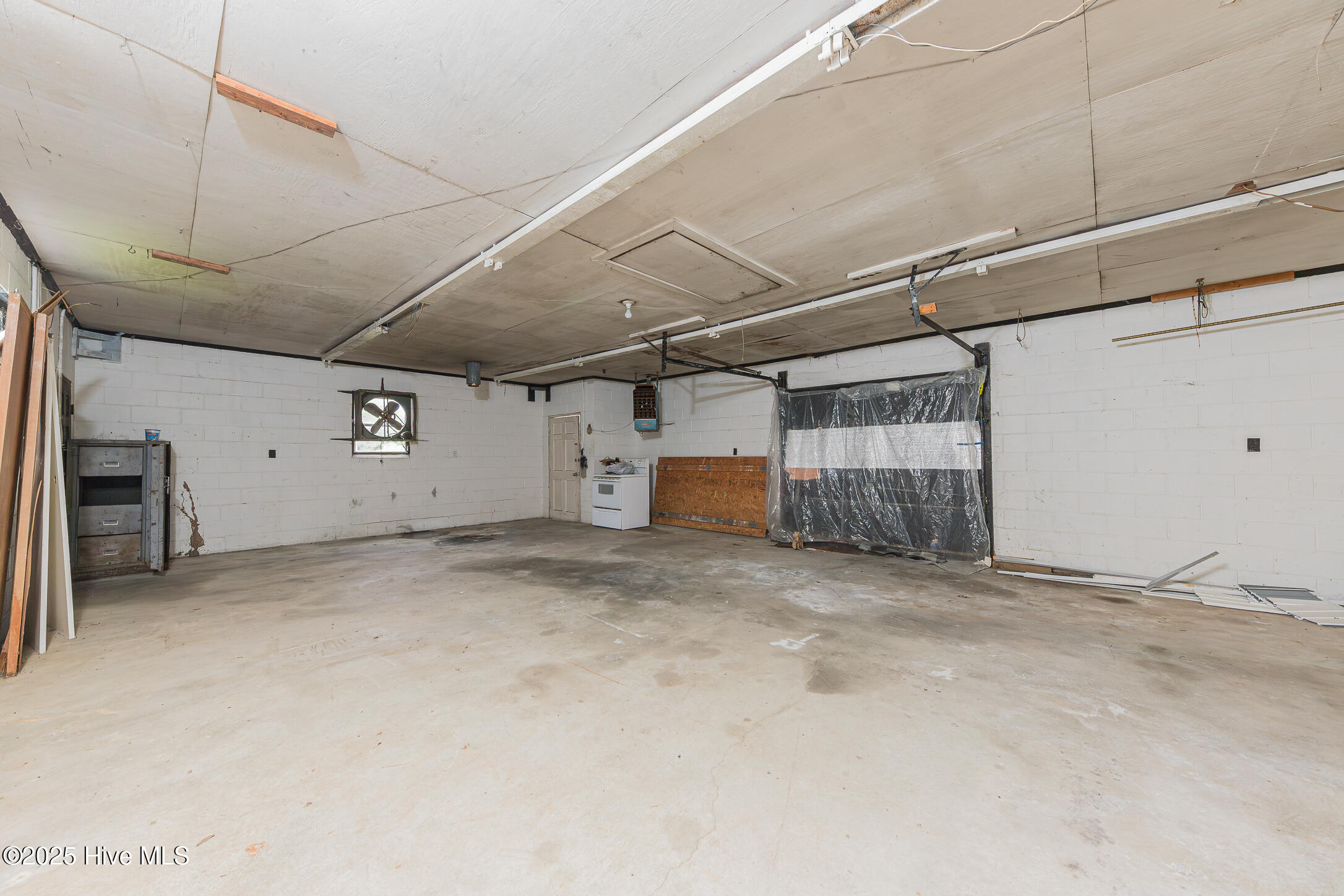 100523491 | Photo 38