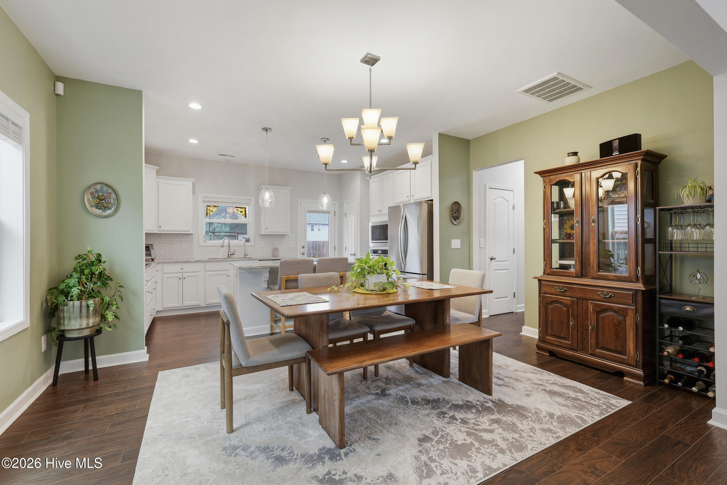 100565855 | Photo 13