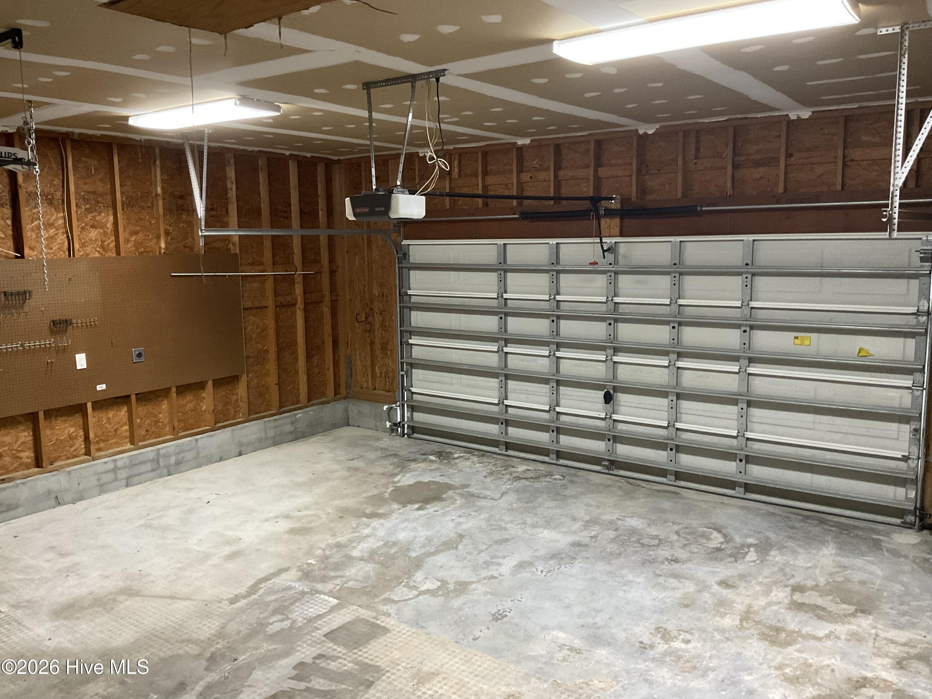 100563280 | Photo 17