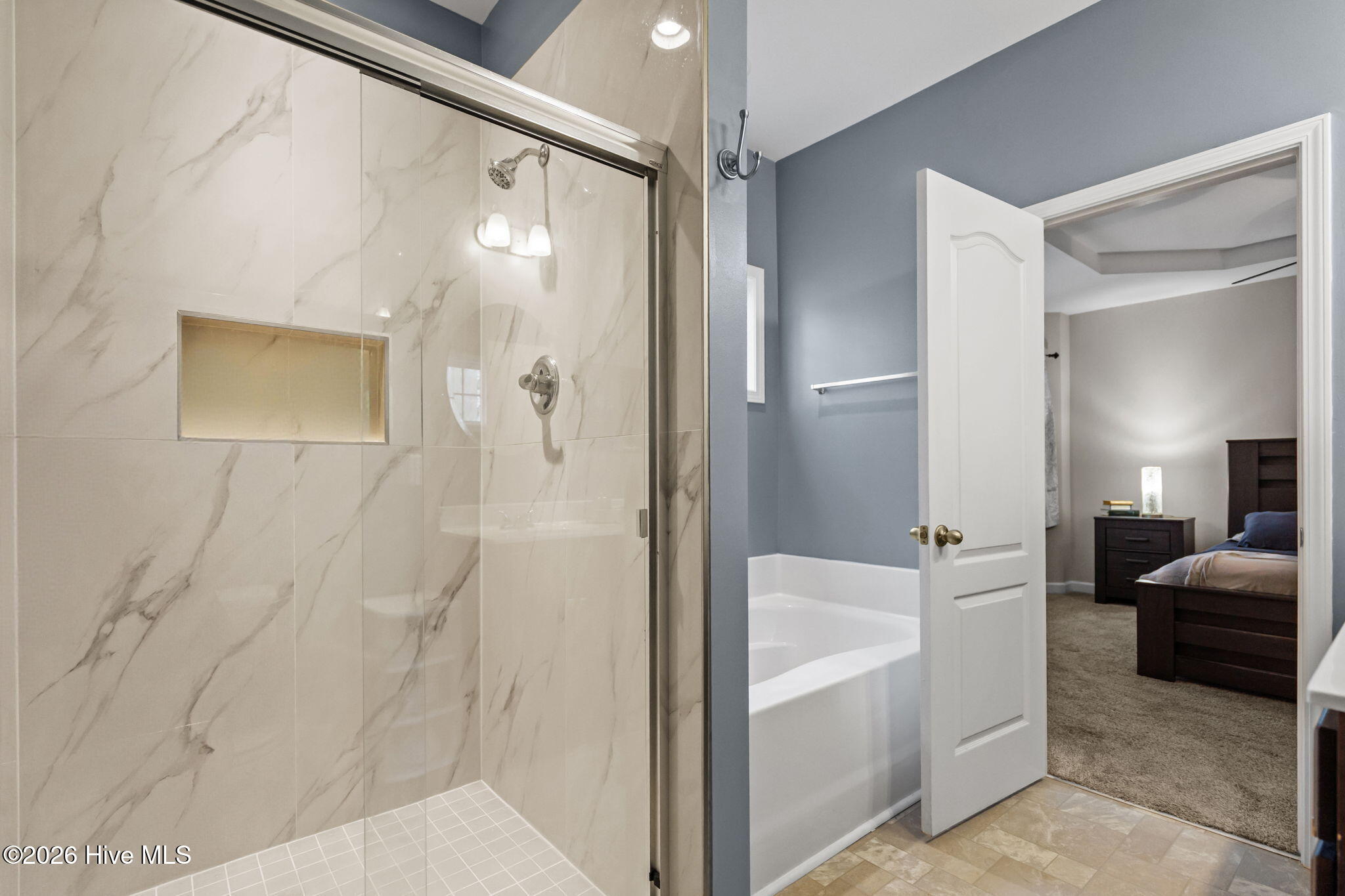 100561090 | Photo 26