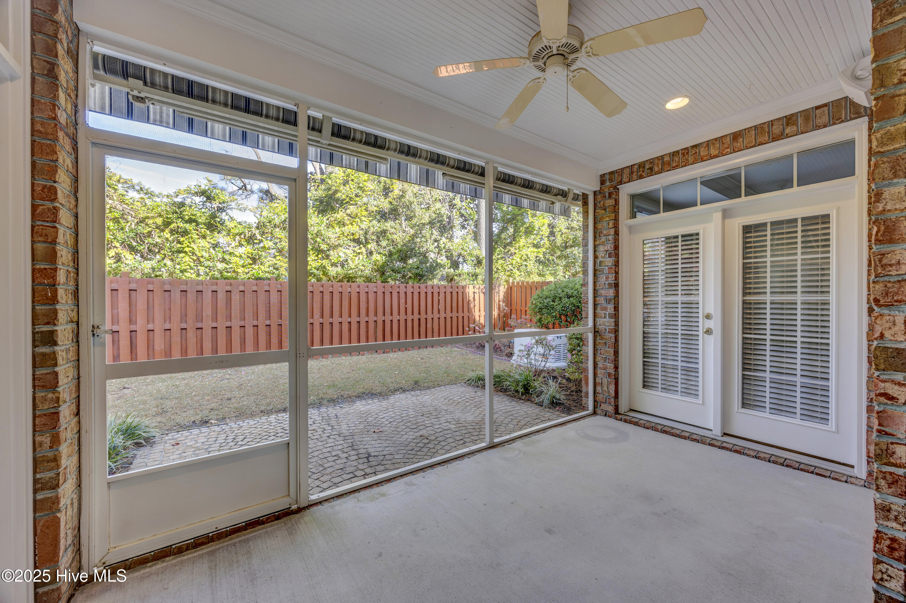 100543175 | Photo 26