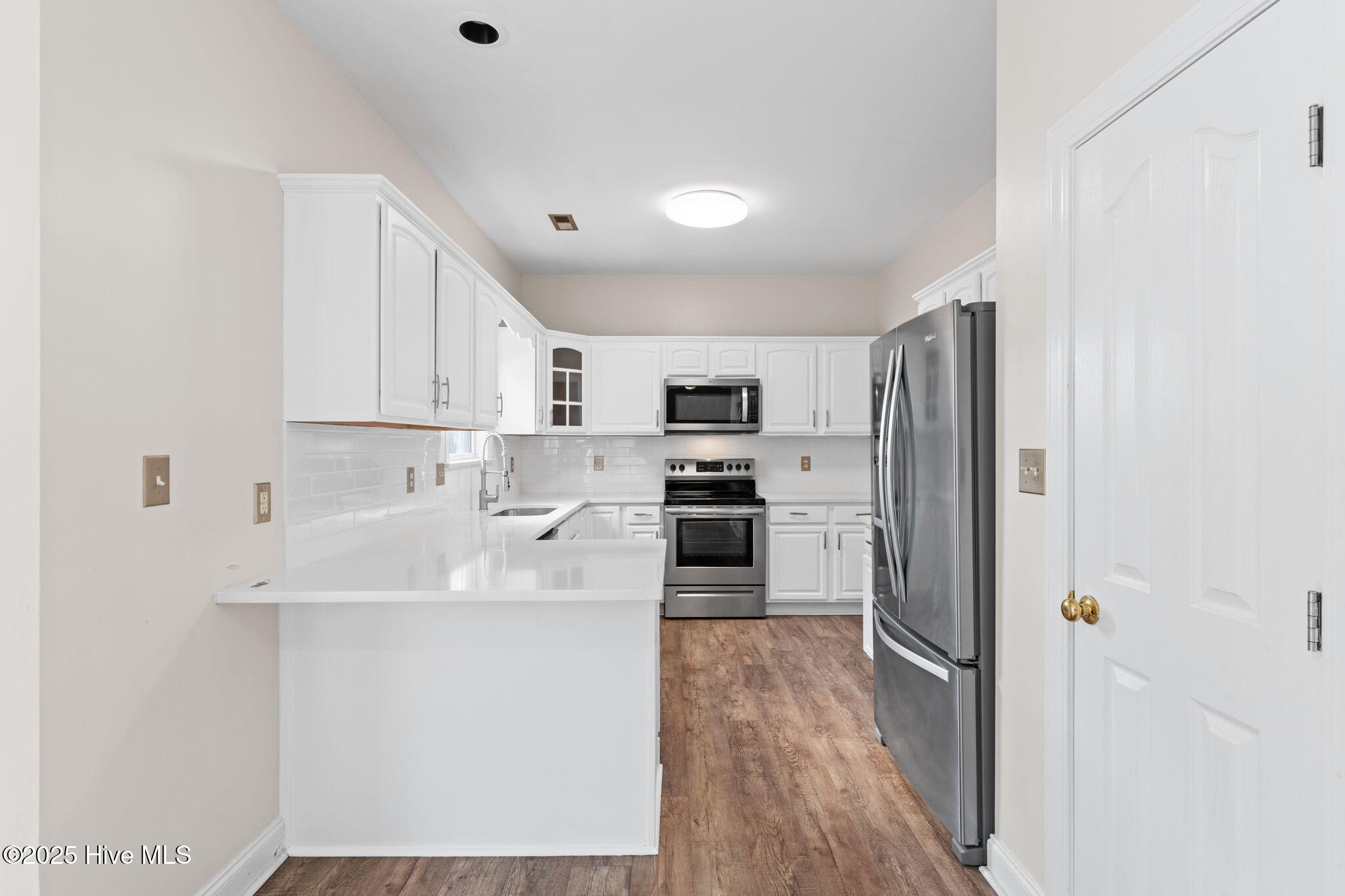 100532081 | Photo 32