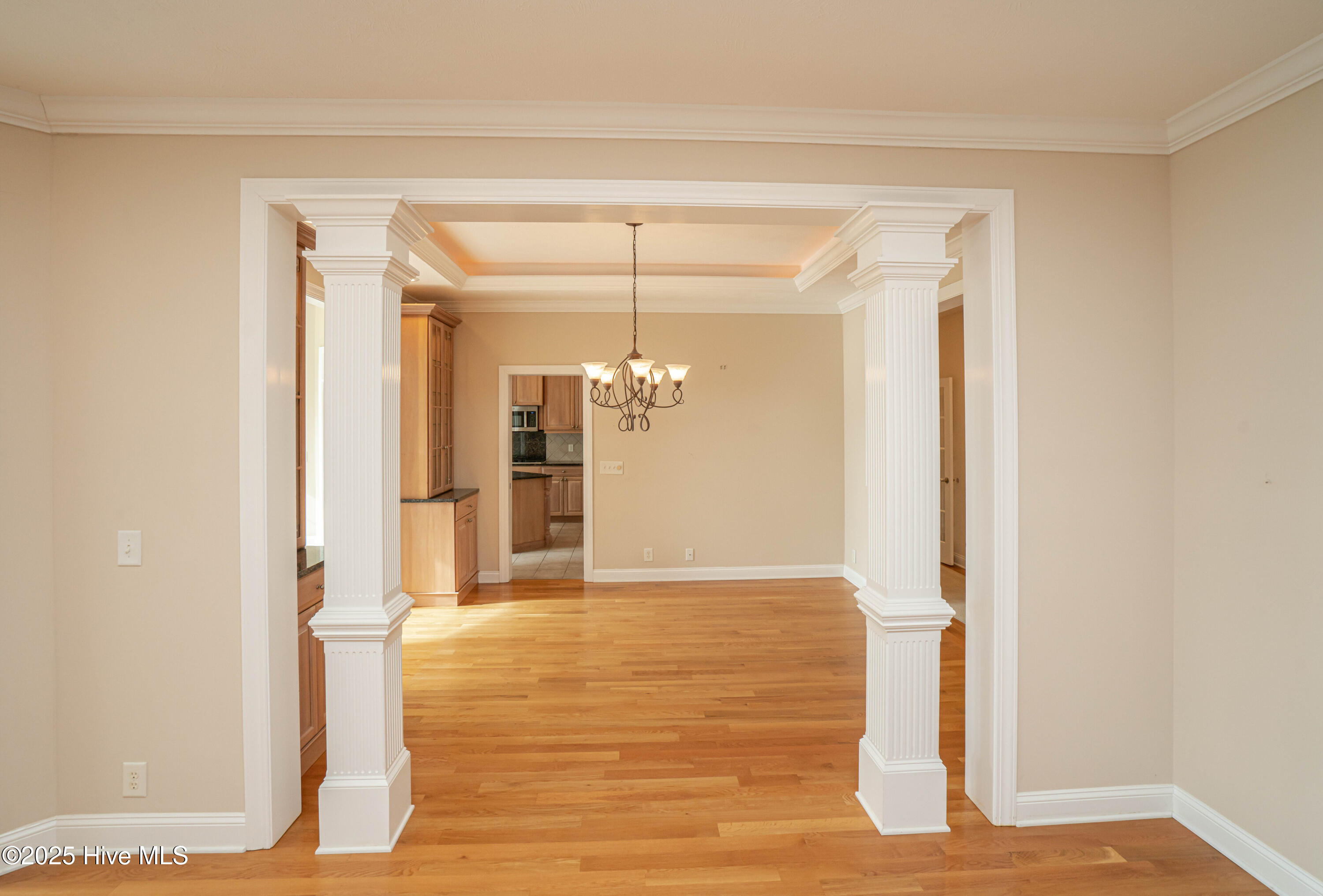 100530810 | Photo 11