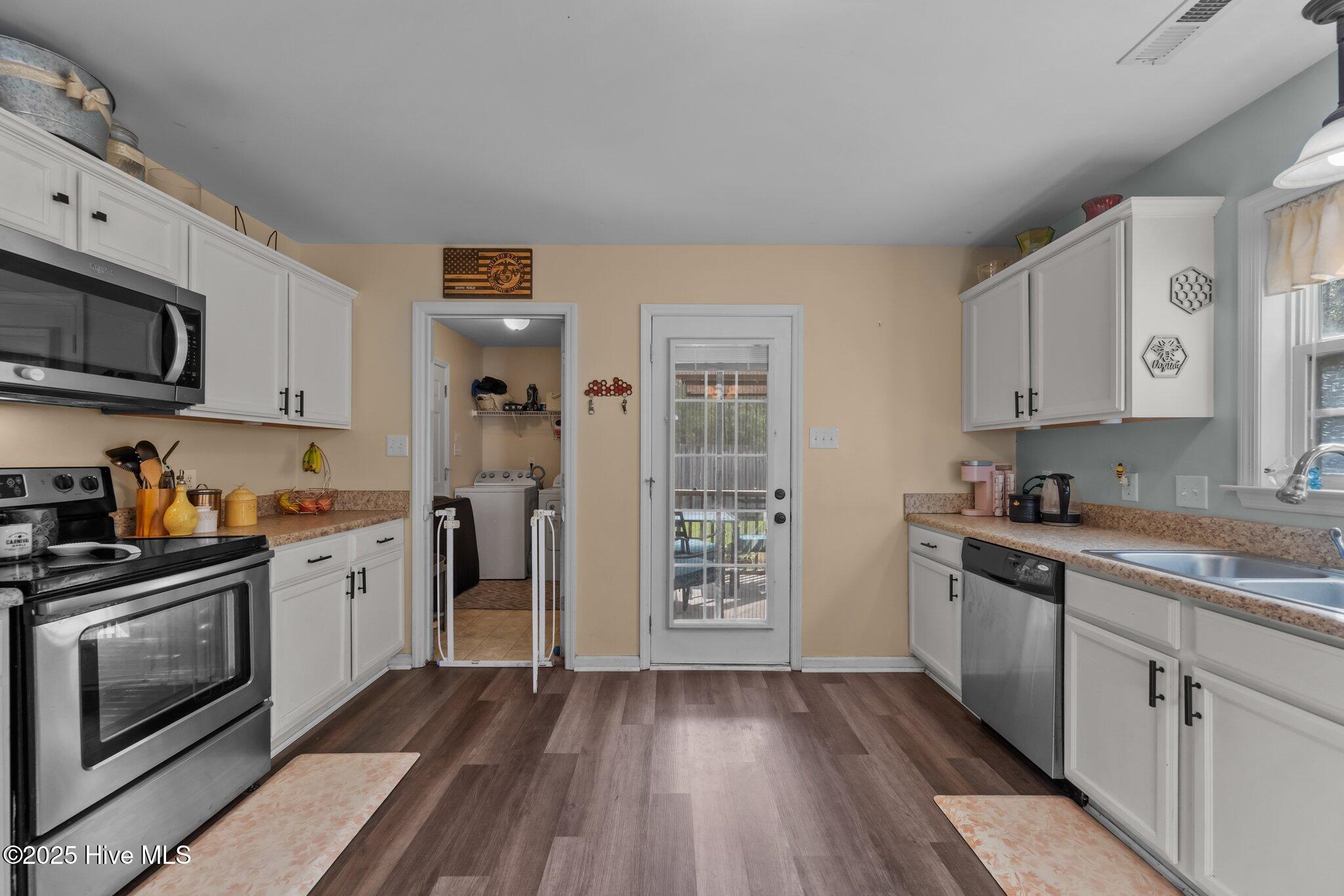 100557104 | Photo 42