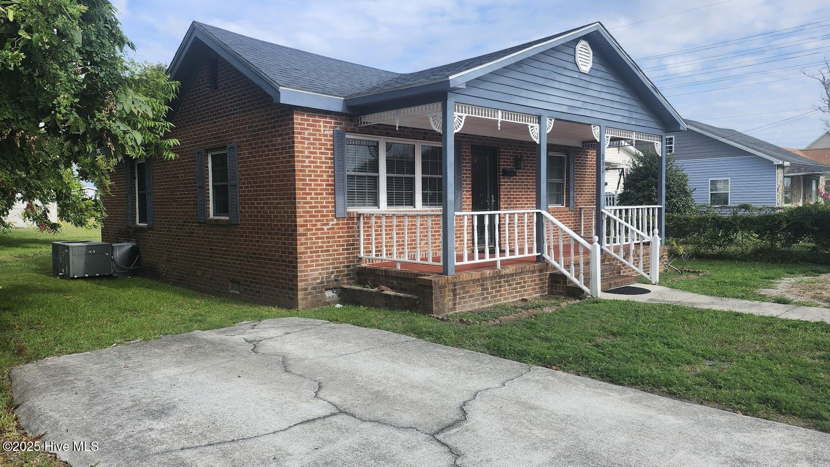 Homes for sale in Morehead City, NC | 305 N 12th St, Morehead City, NC 28557 | MLS# 100519637