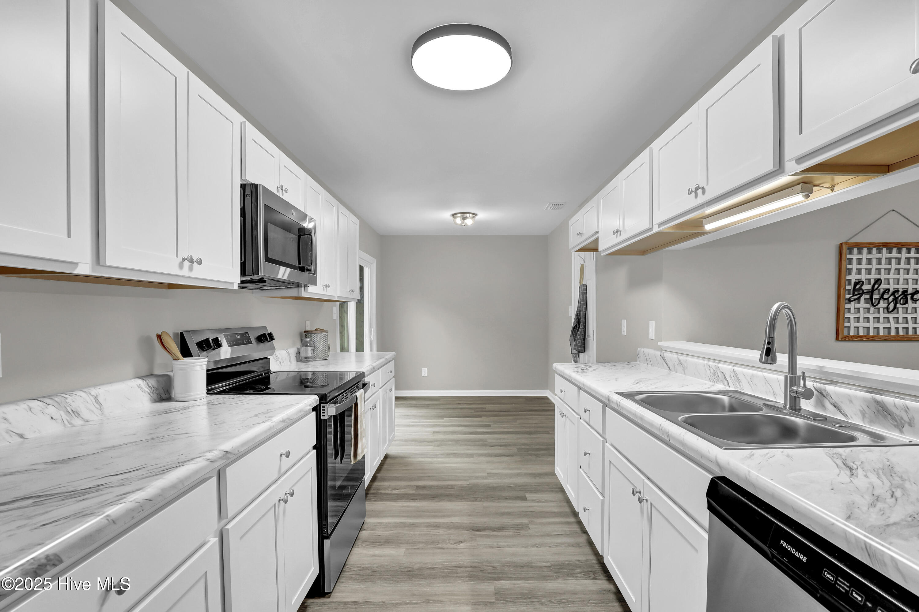 100536825 | Photo 10