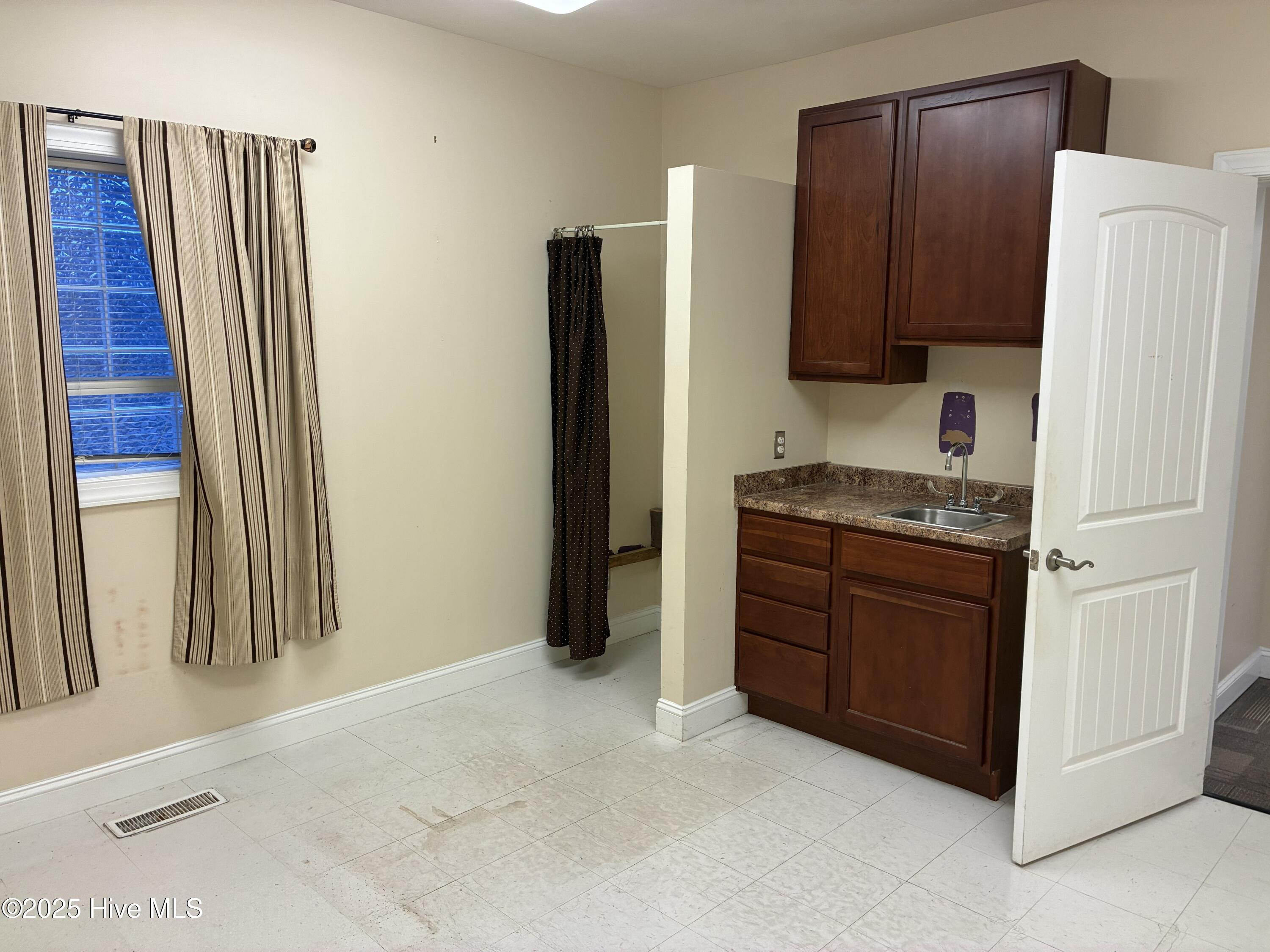 1177 N Road Street, Elizabeth City, NC, 27909