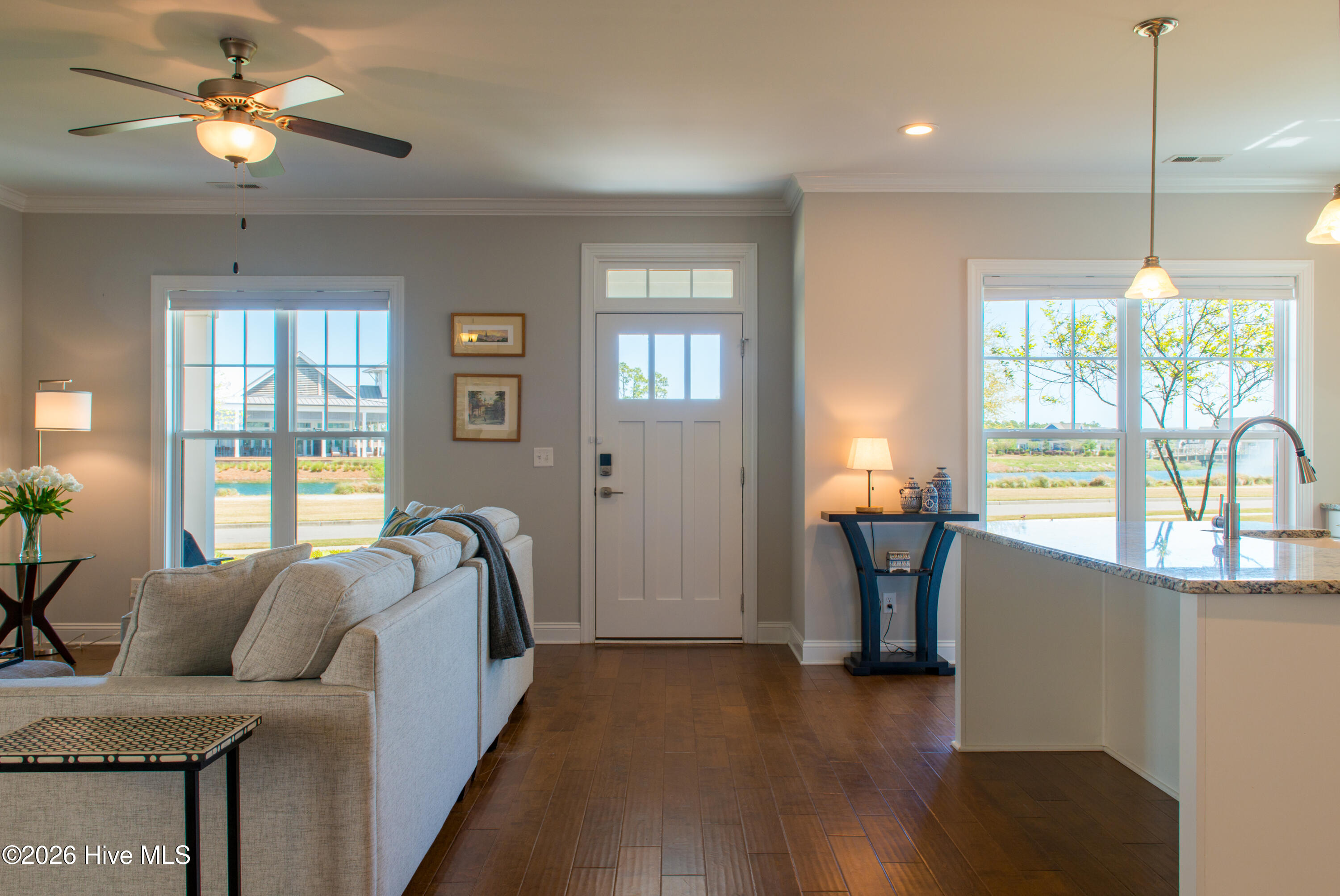 100568036 | Photo 15