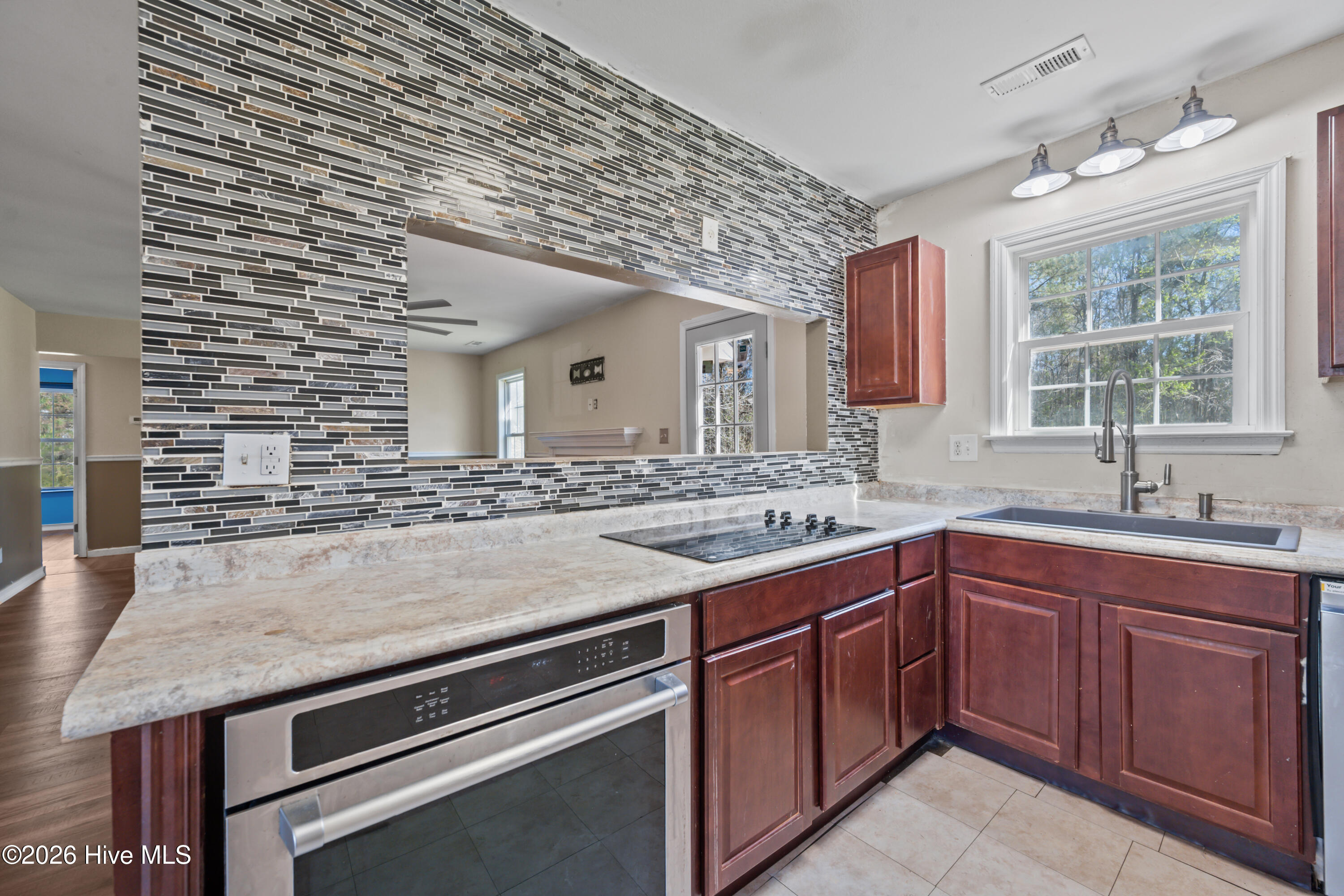 100564292 | Photo 34