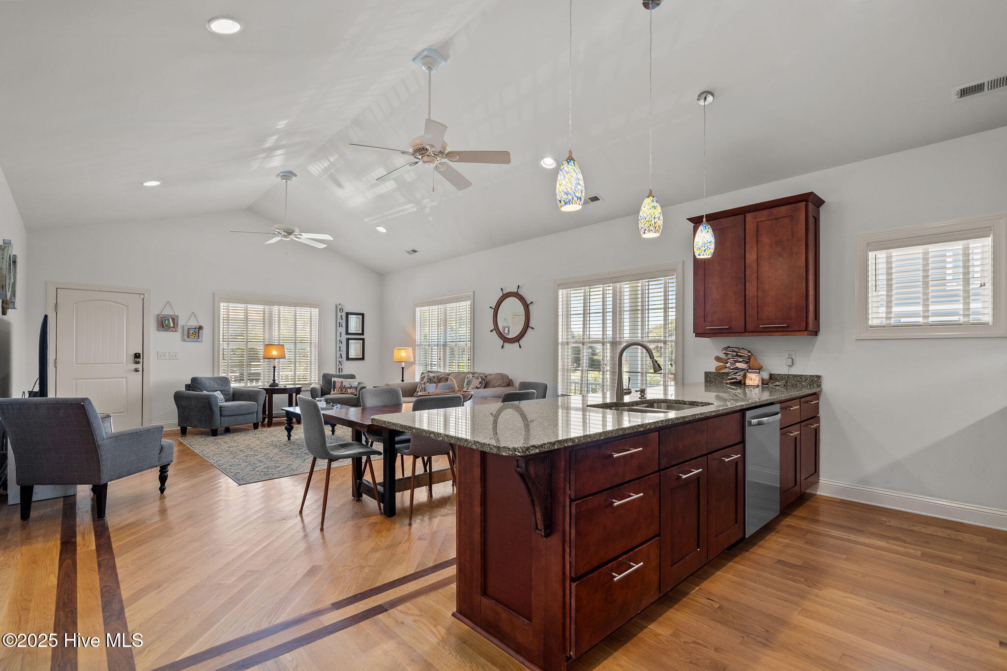 100537497 | Photo 17